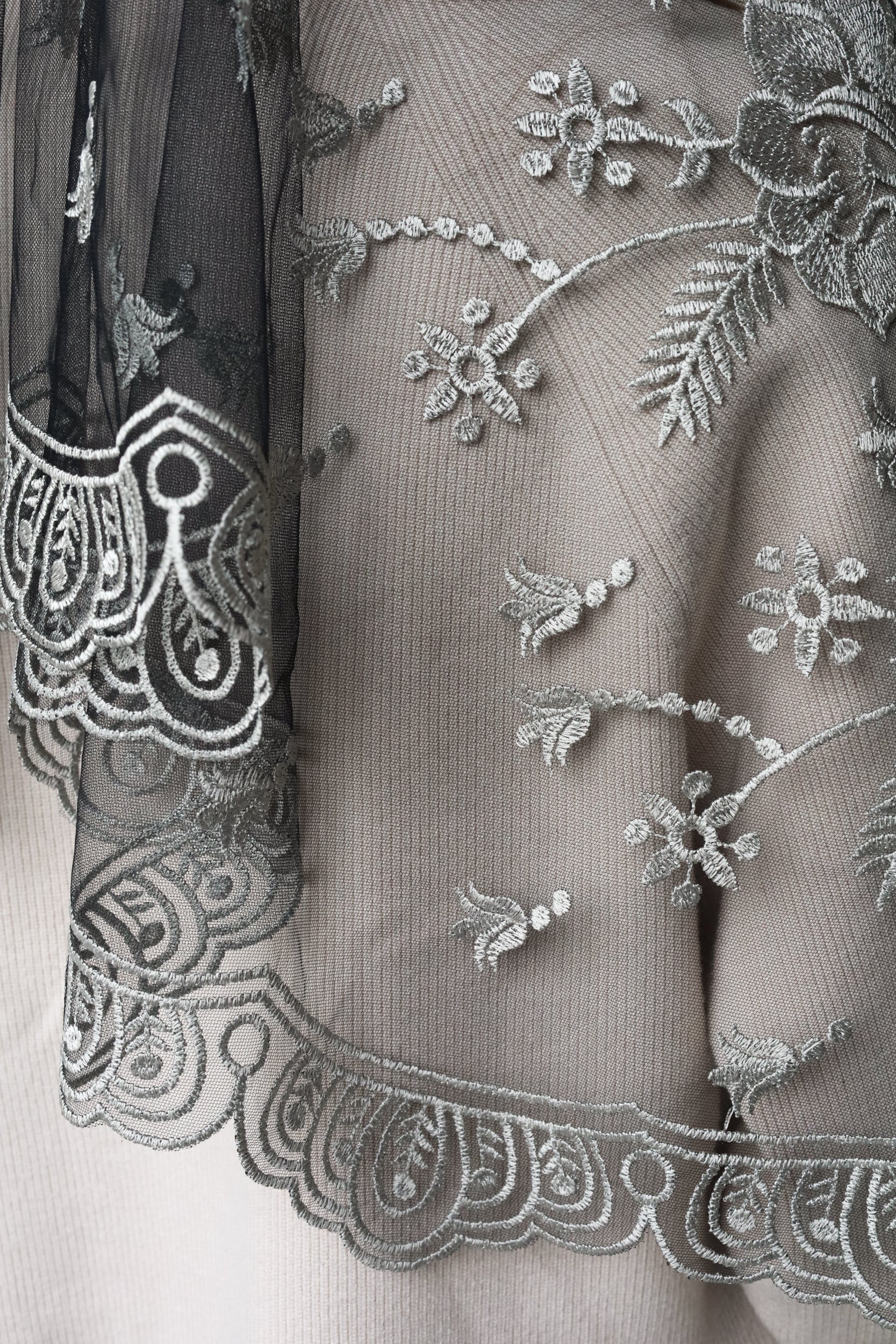 LONG GREY MANTILLA - MariaVeils