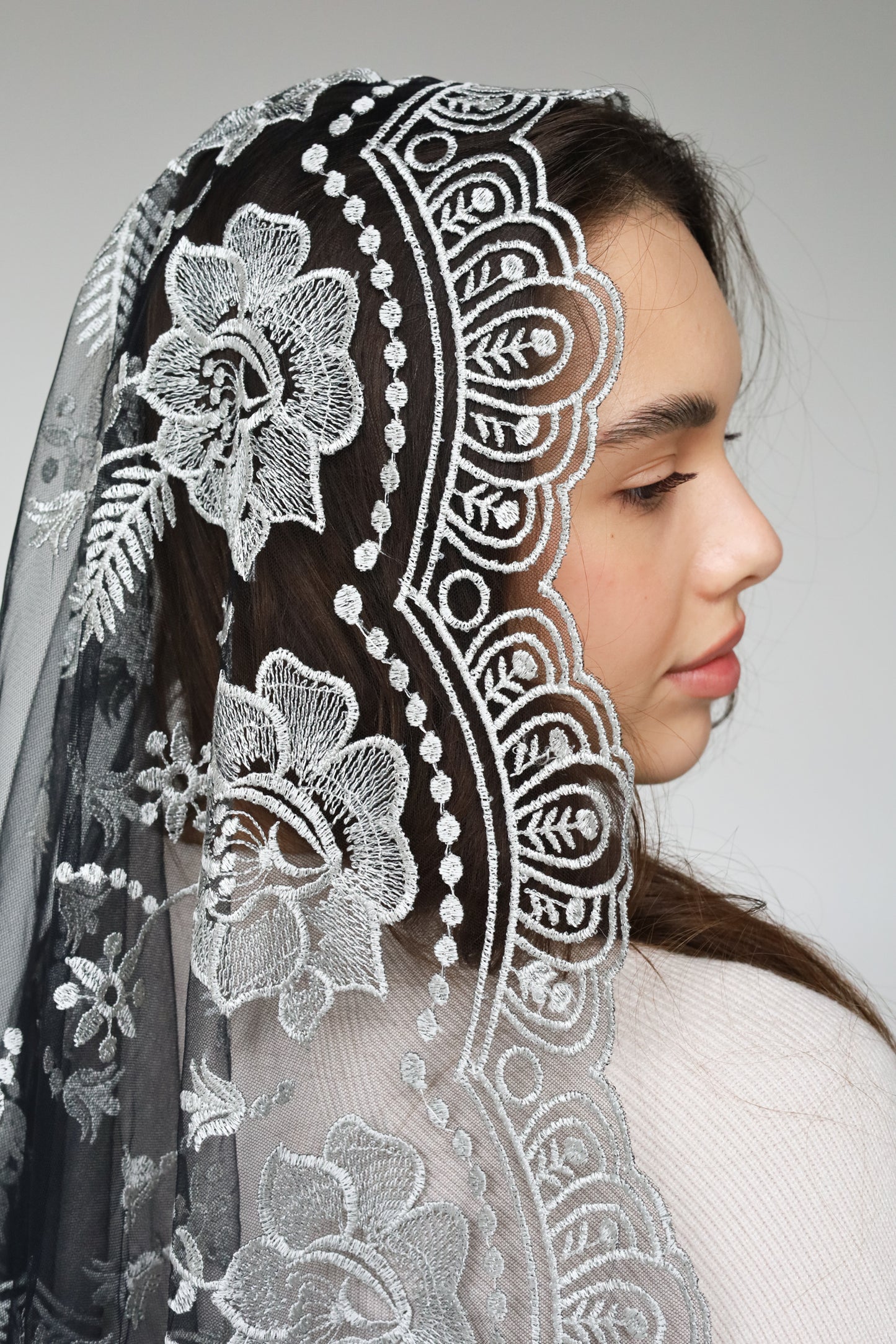LONG GREY MANTILLA - MariaVeils