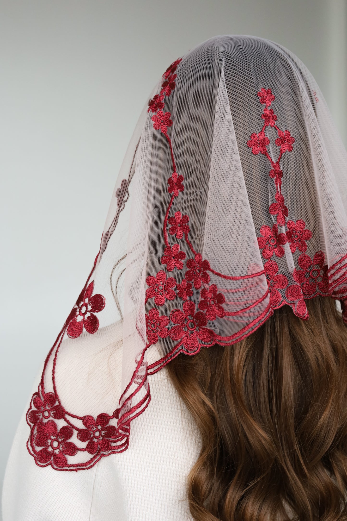 SHORT BURGUNDY VEIL - MariaVeils