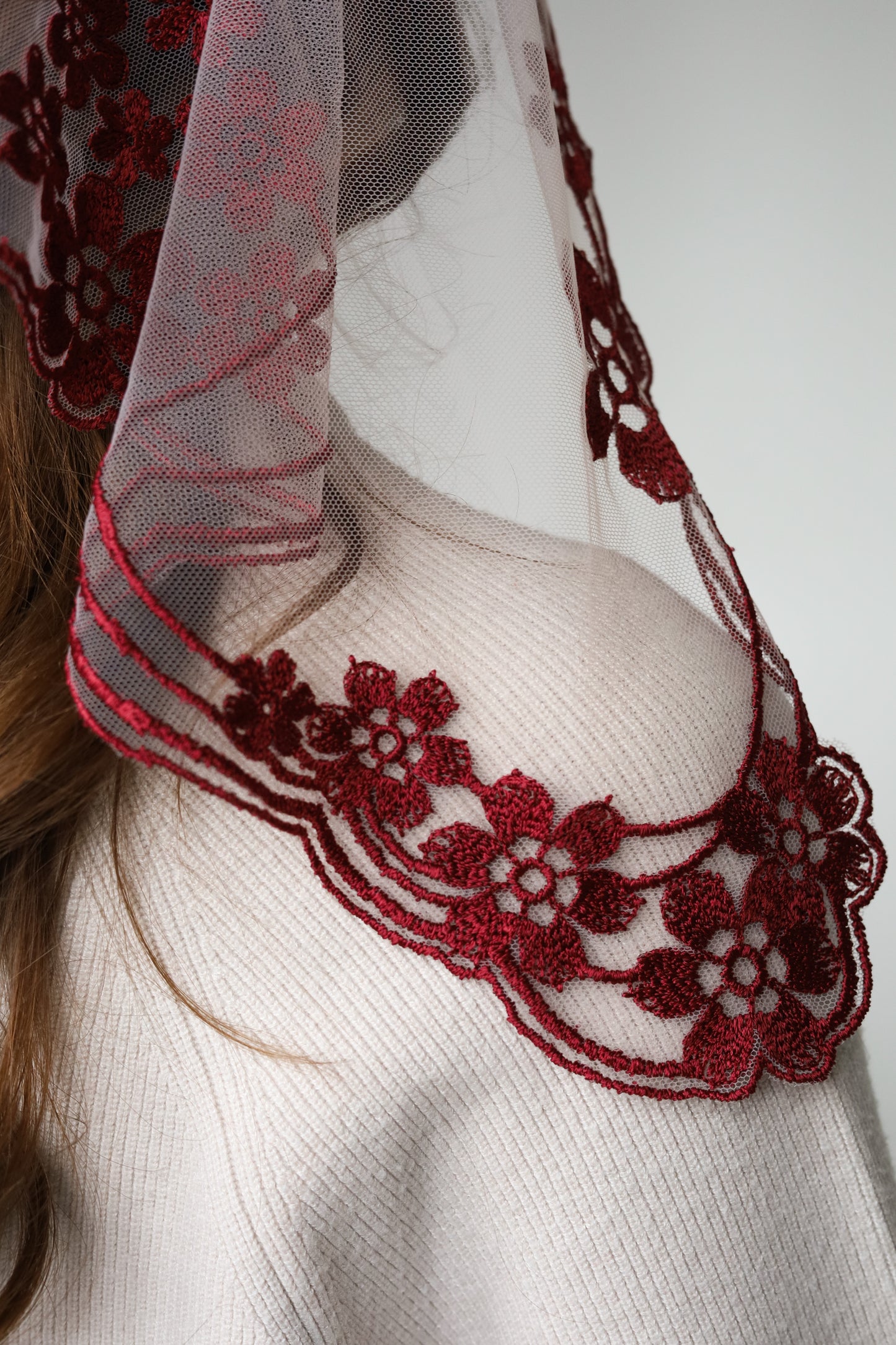 SHORT BURGUNDY VEIL - MariaVeils