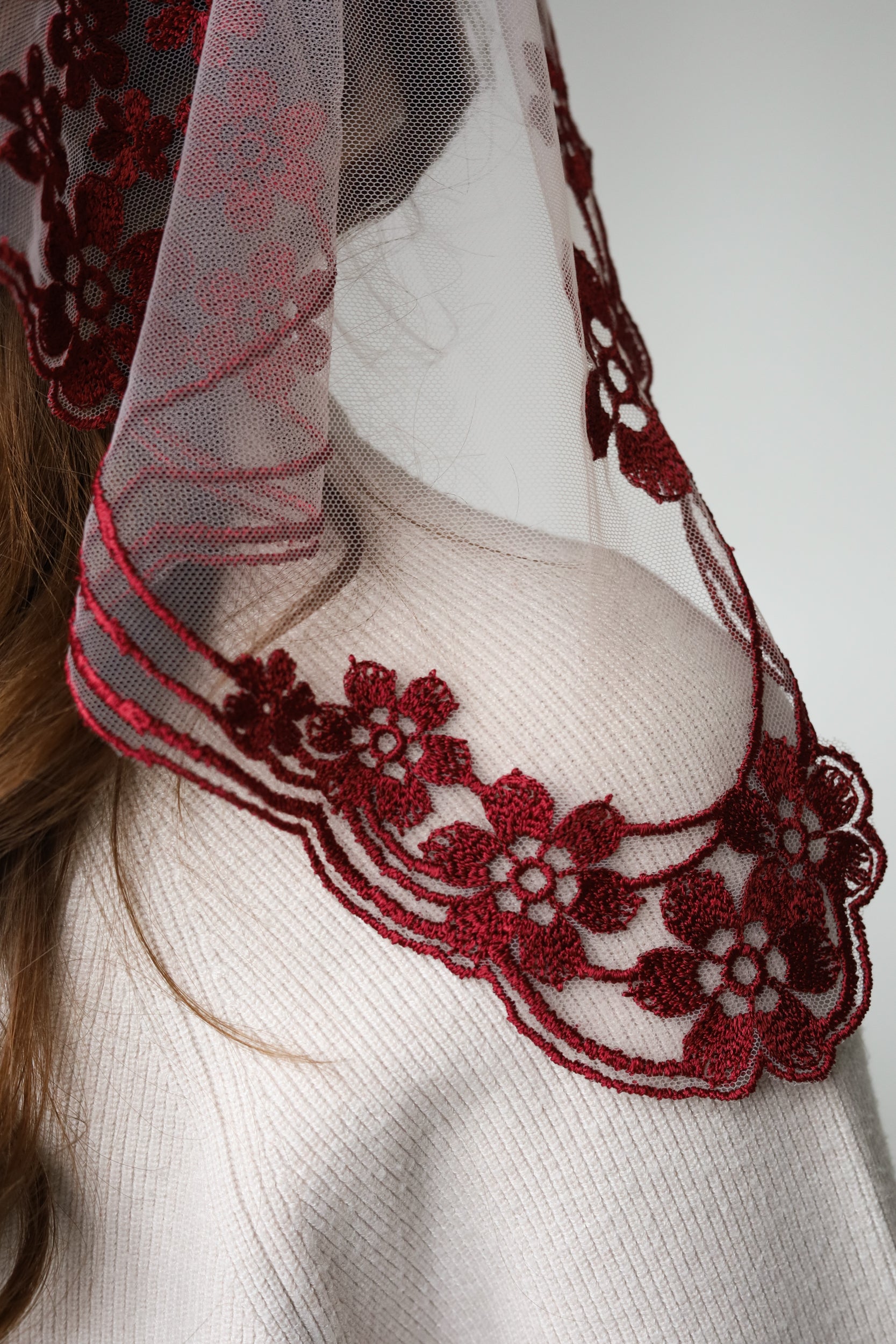 SHORT BURGUNDY VEIL - MariaVeils