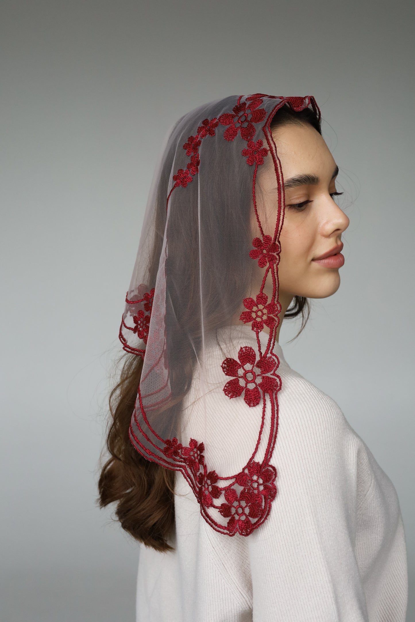 SHORT BURGUNDY VEIL - MariaVeils