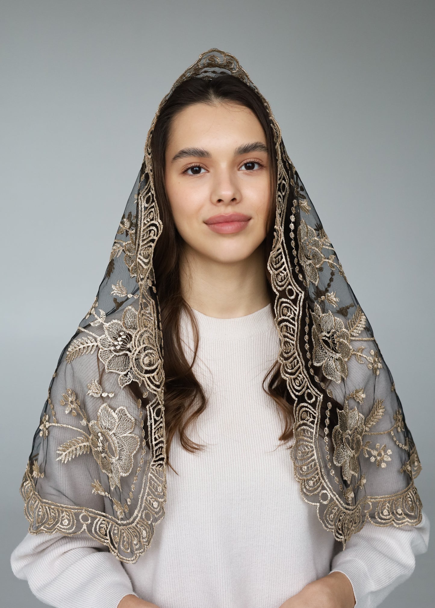 LONG GOLD MANTILLA - MariaVeils