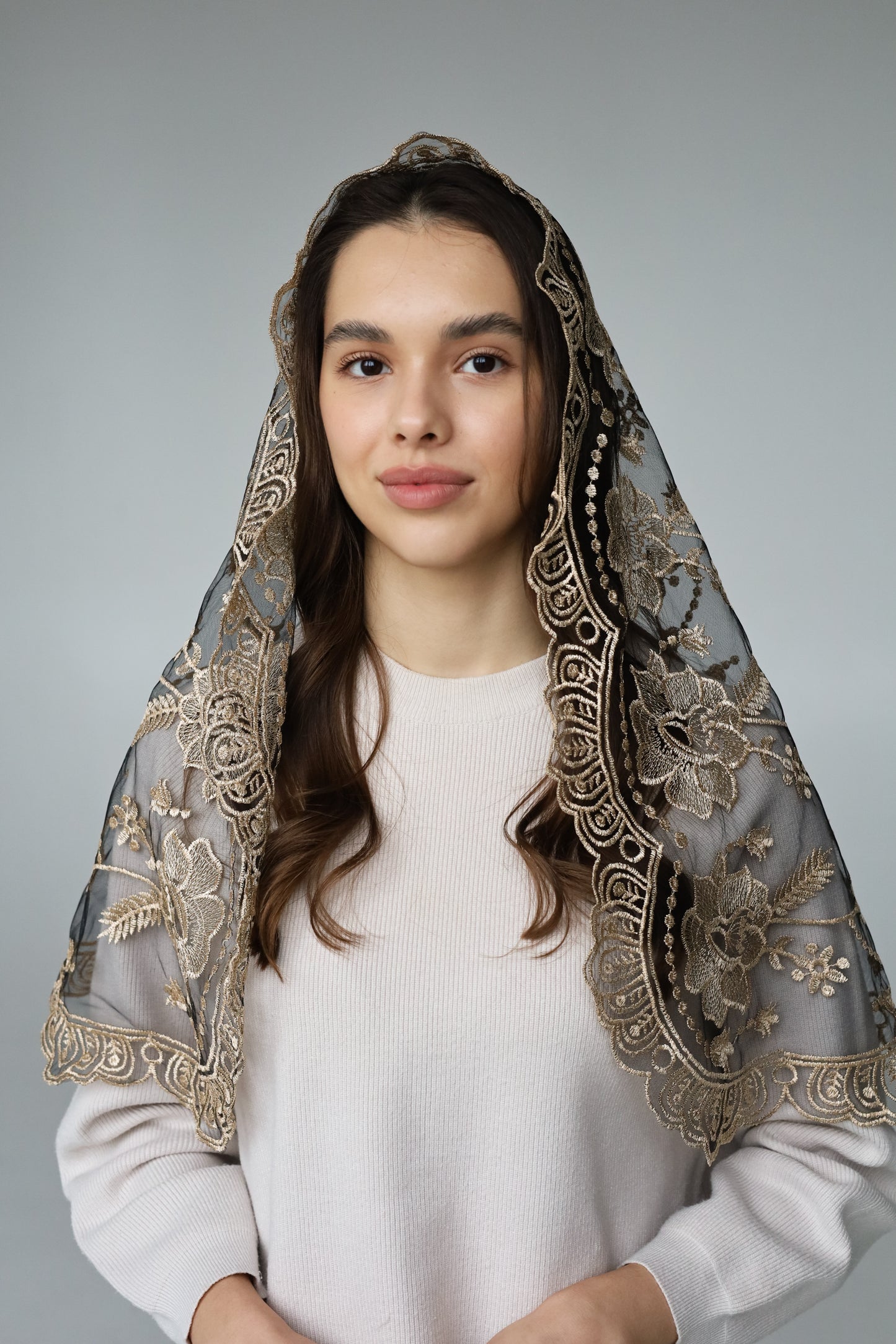 LONG GOLD MANTILLA - MariaVeils