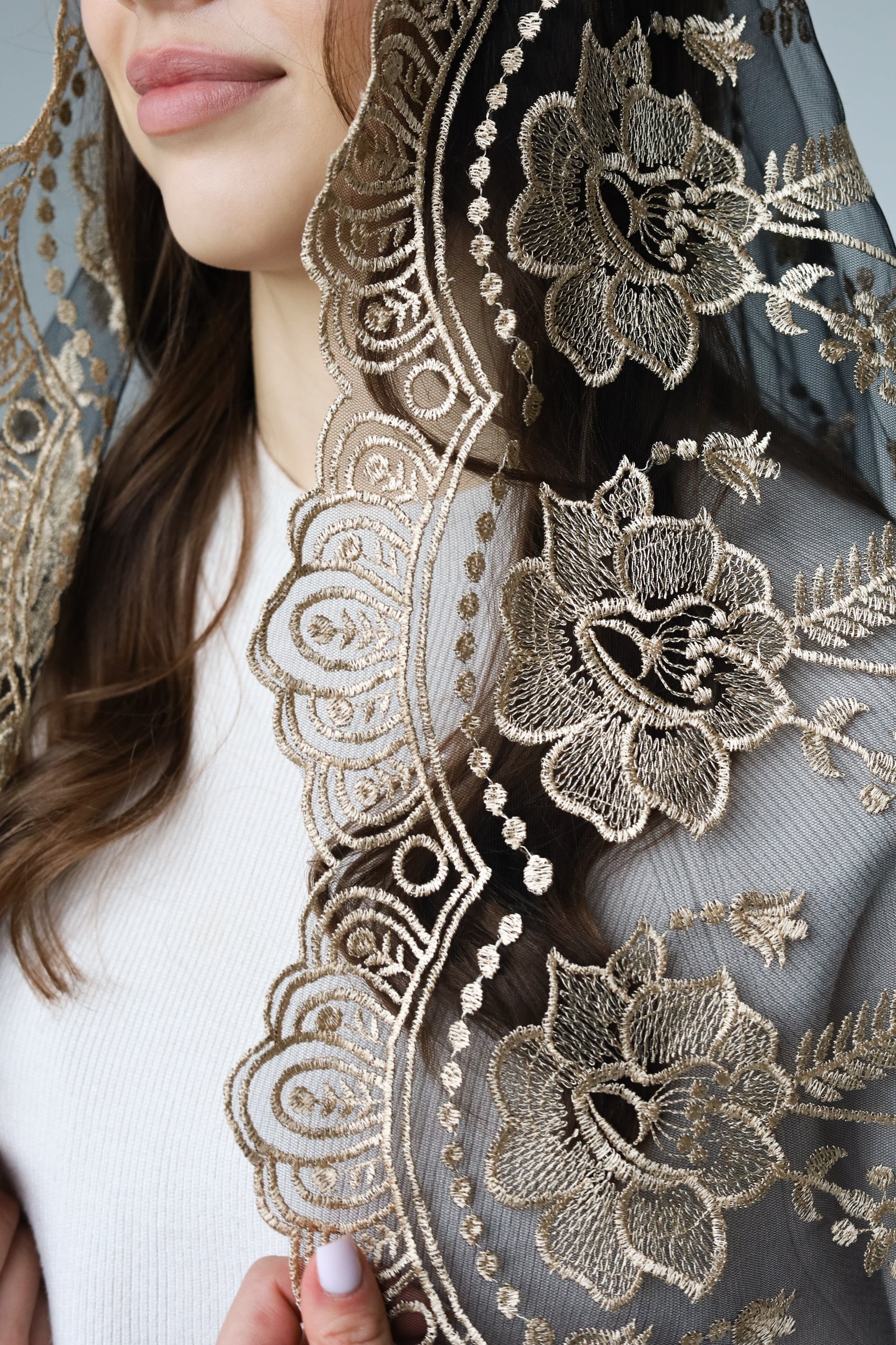 LONG GOLD MANTILLA - MariaVeils