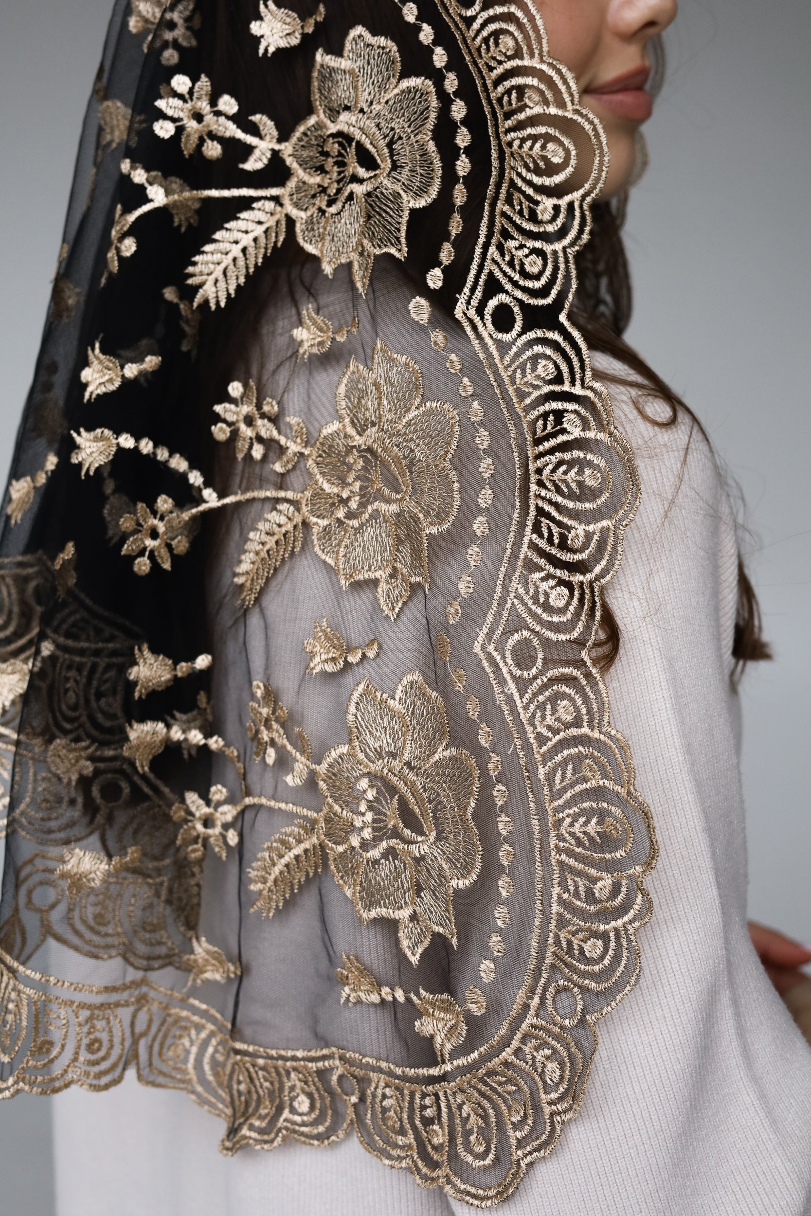 LONG GOLD MANTILLA - MariaVeils