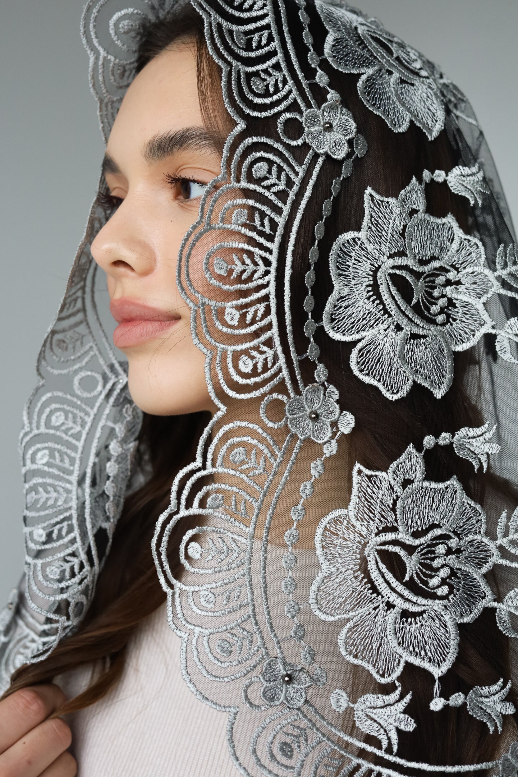 SHORT GREY 3D VEIL - MariaVeils