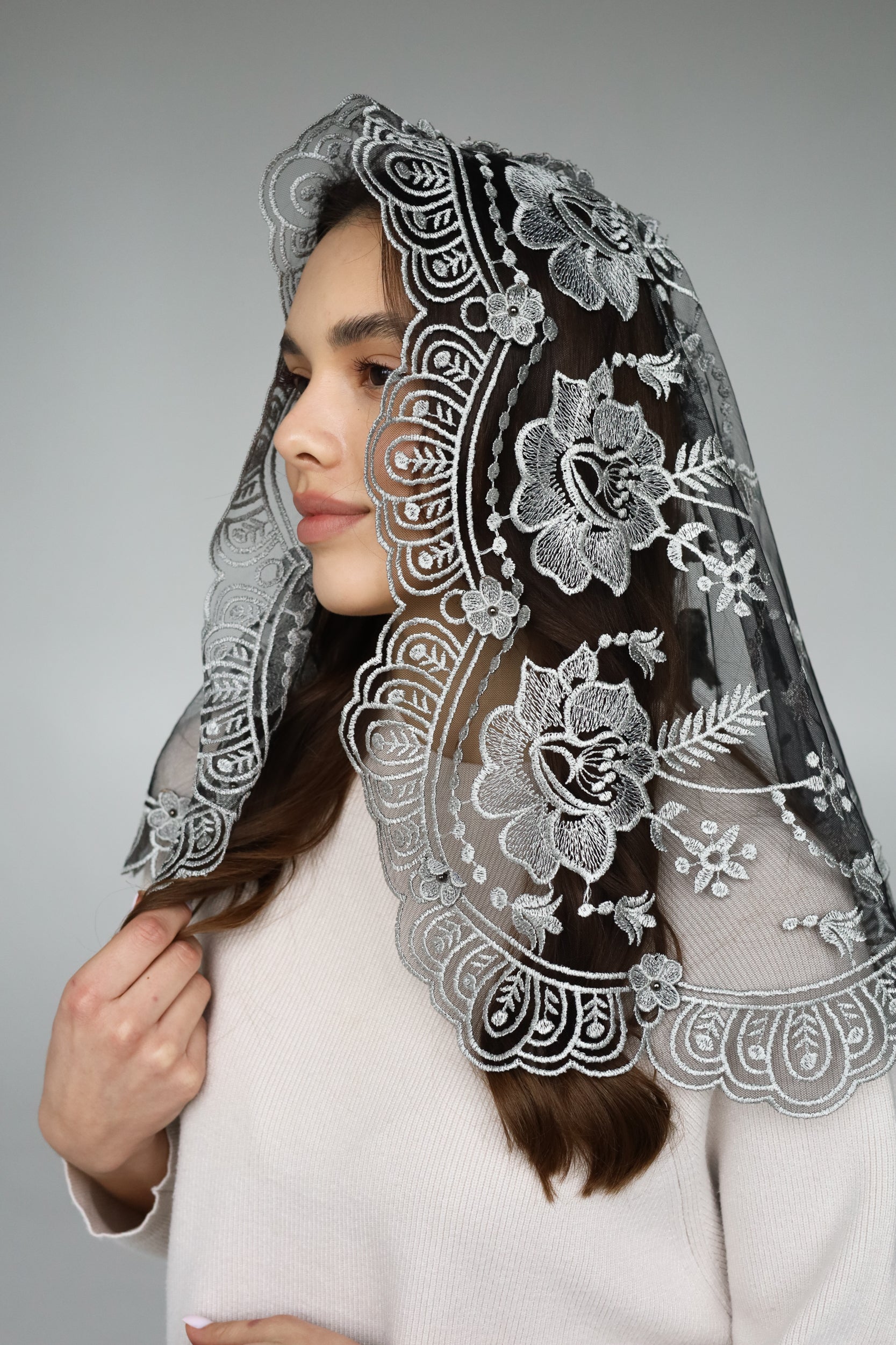 SHORT GREY 3D VEIL - MariaVeils