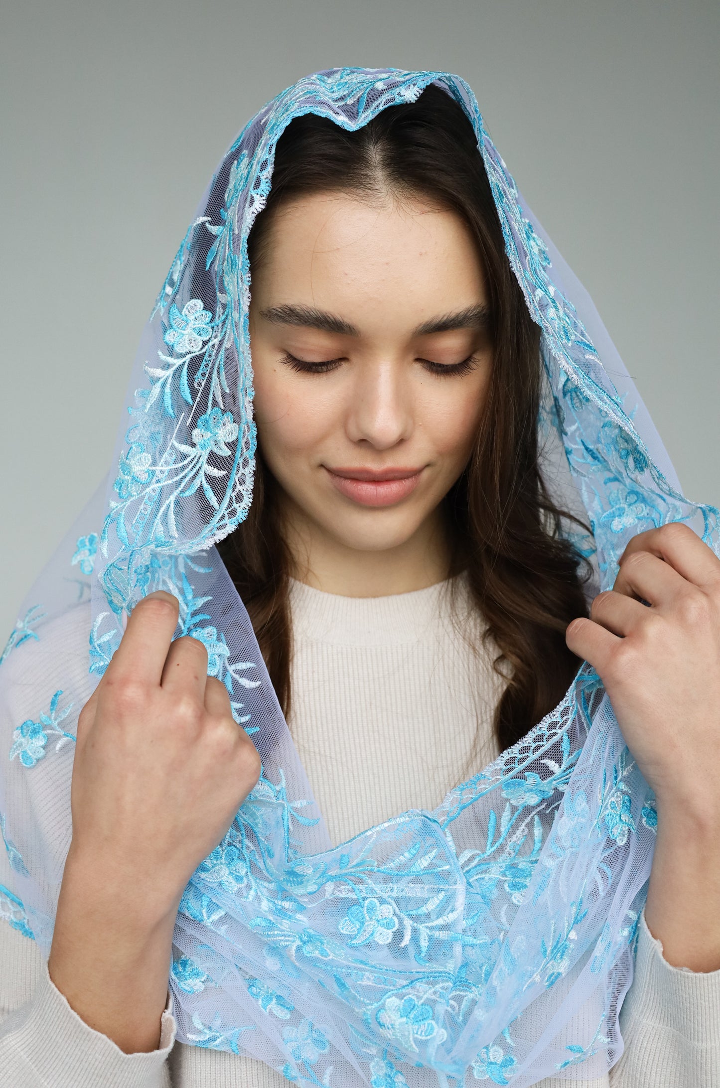 GRADIENT BLUE MANTILLA - MariaVeils