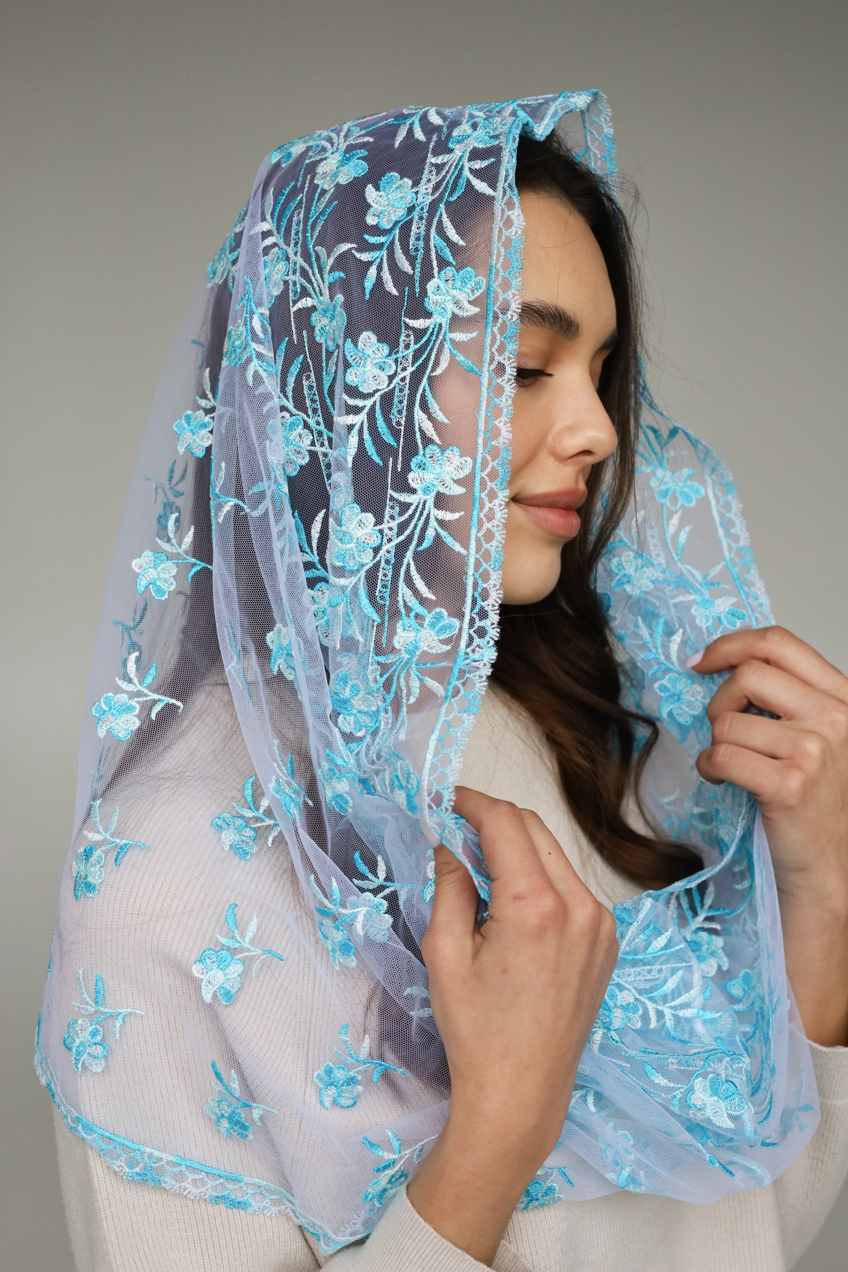 GRADIENT BLUE MANTILLA - MariaVeils