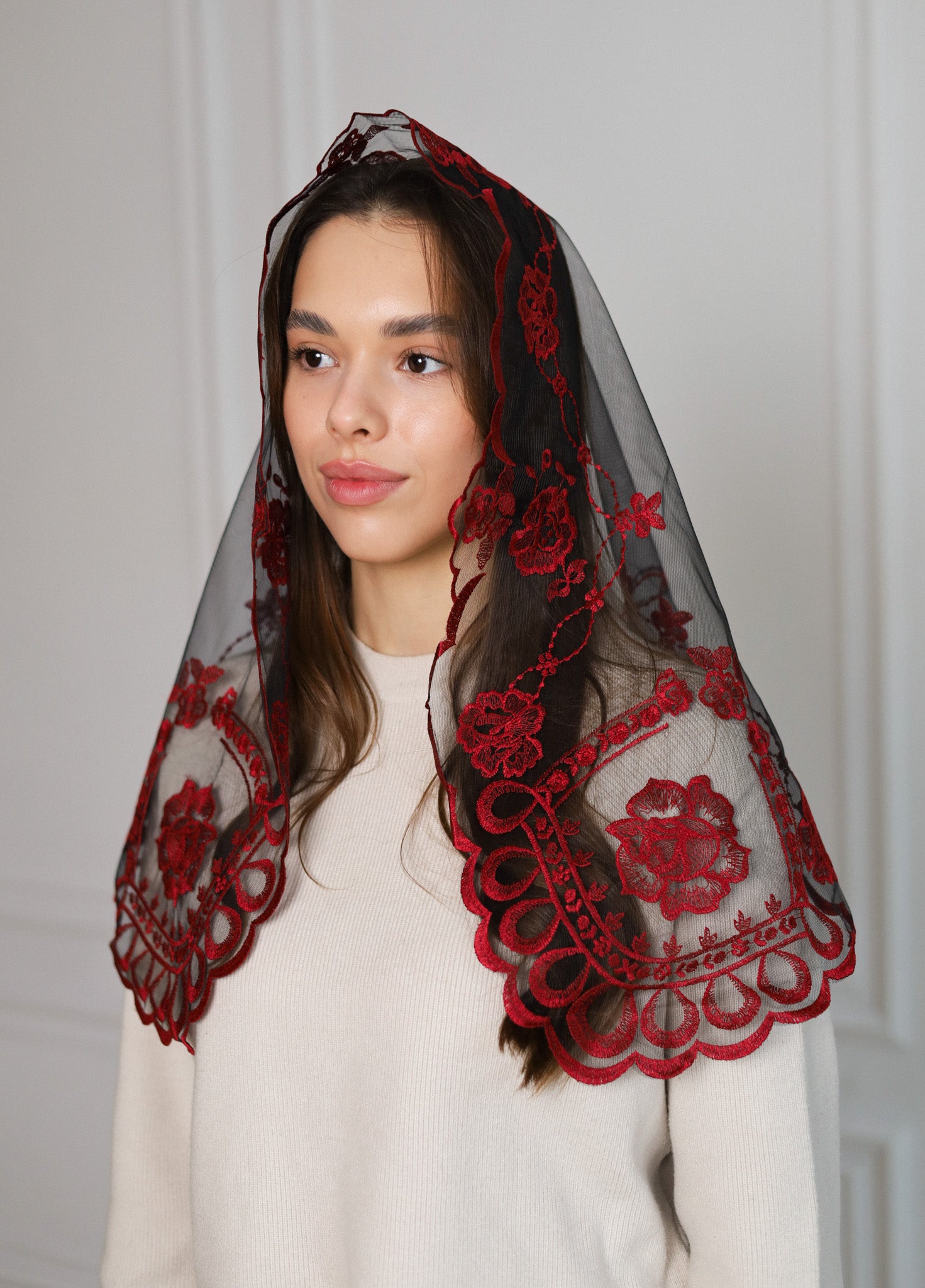 SHORT BURGUNDY VEIL - MariaVeils
