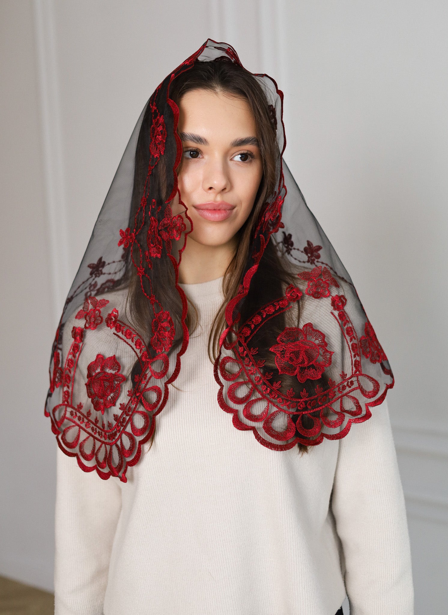SHORT BURGUNDY VEIL - MariaVeils
