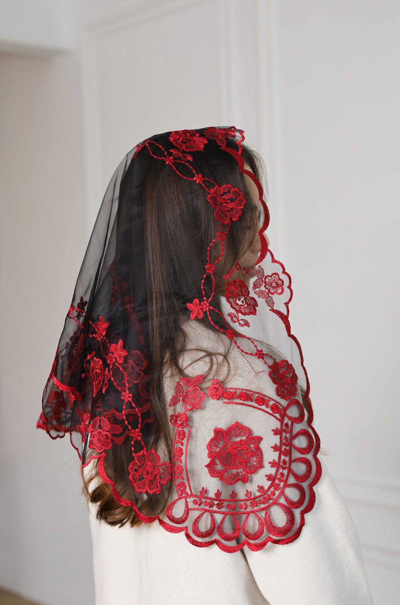 SHORT BURGUNDY VEIL - MariaVeils