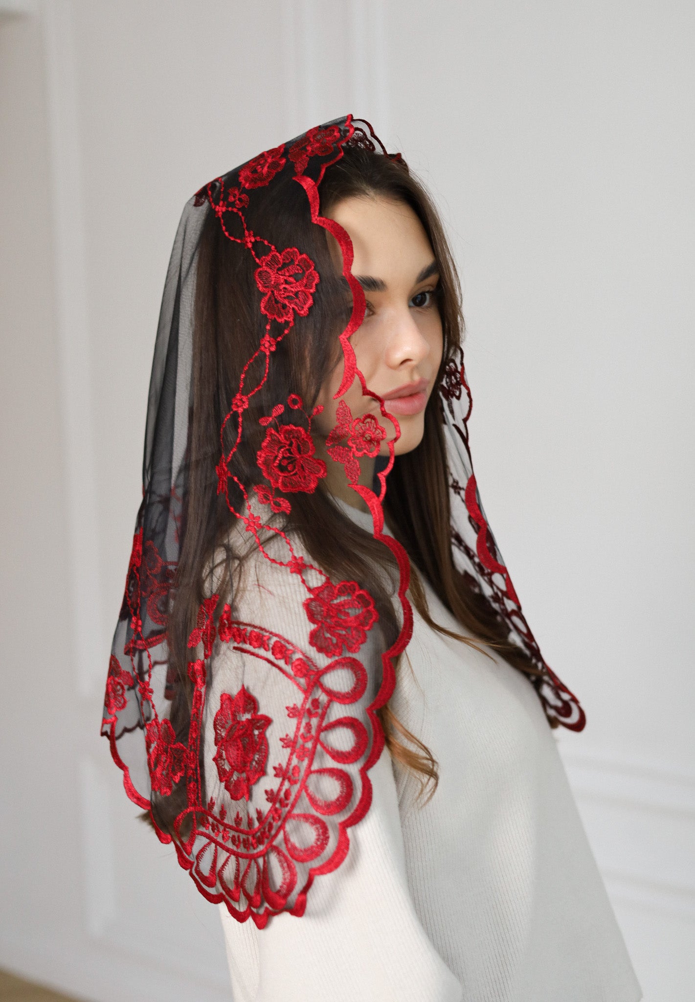 SHORT BURGUNDY VEIL - MariaVeils