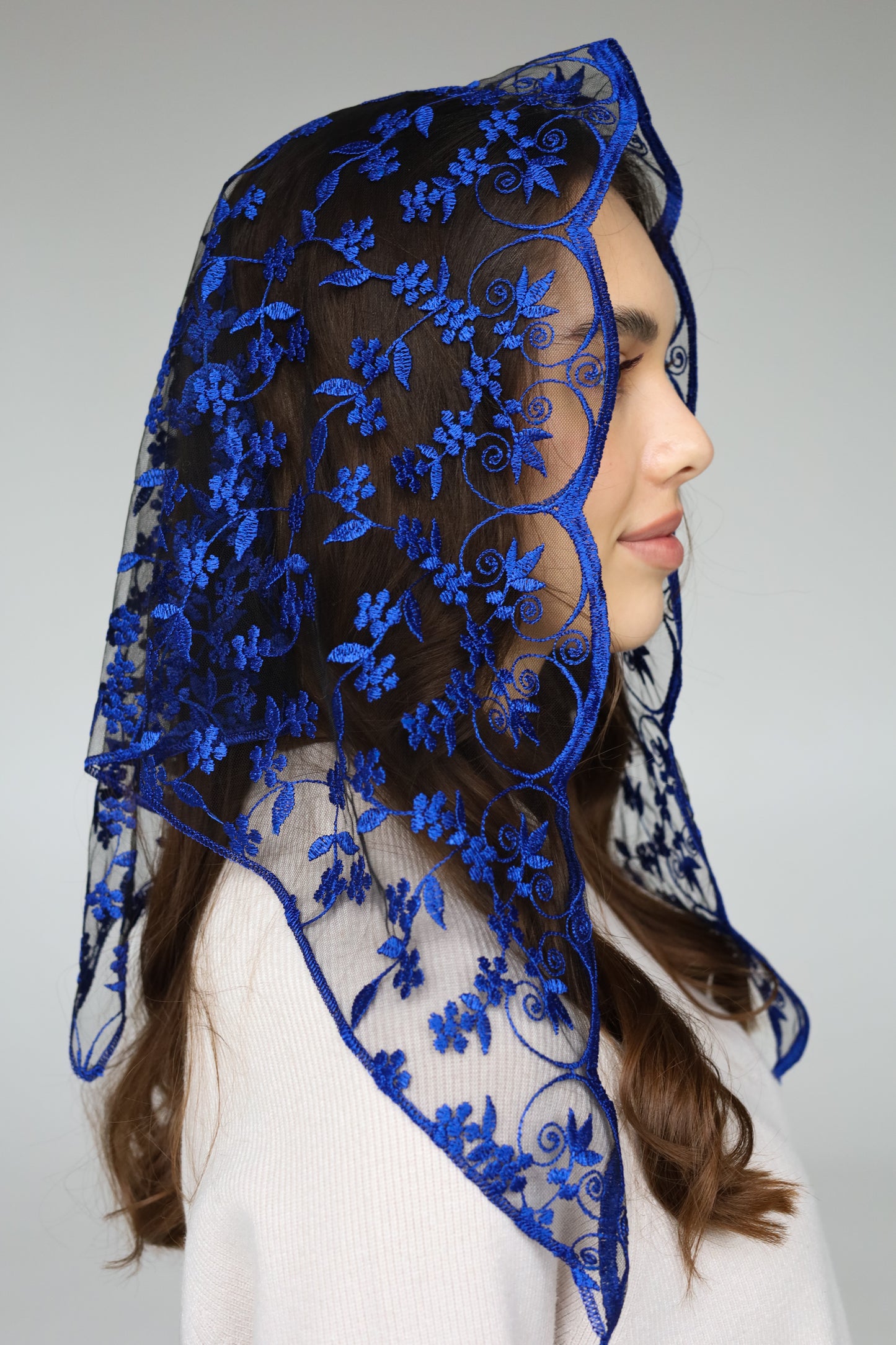 SHORT BLUE TRIANGLE VEIL - MariaVeils