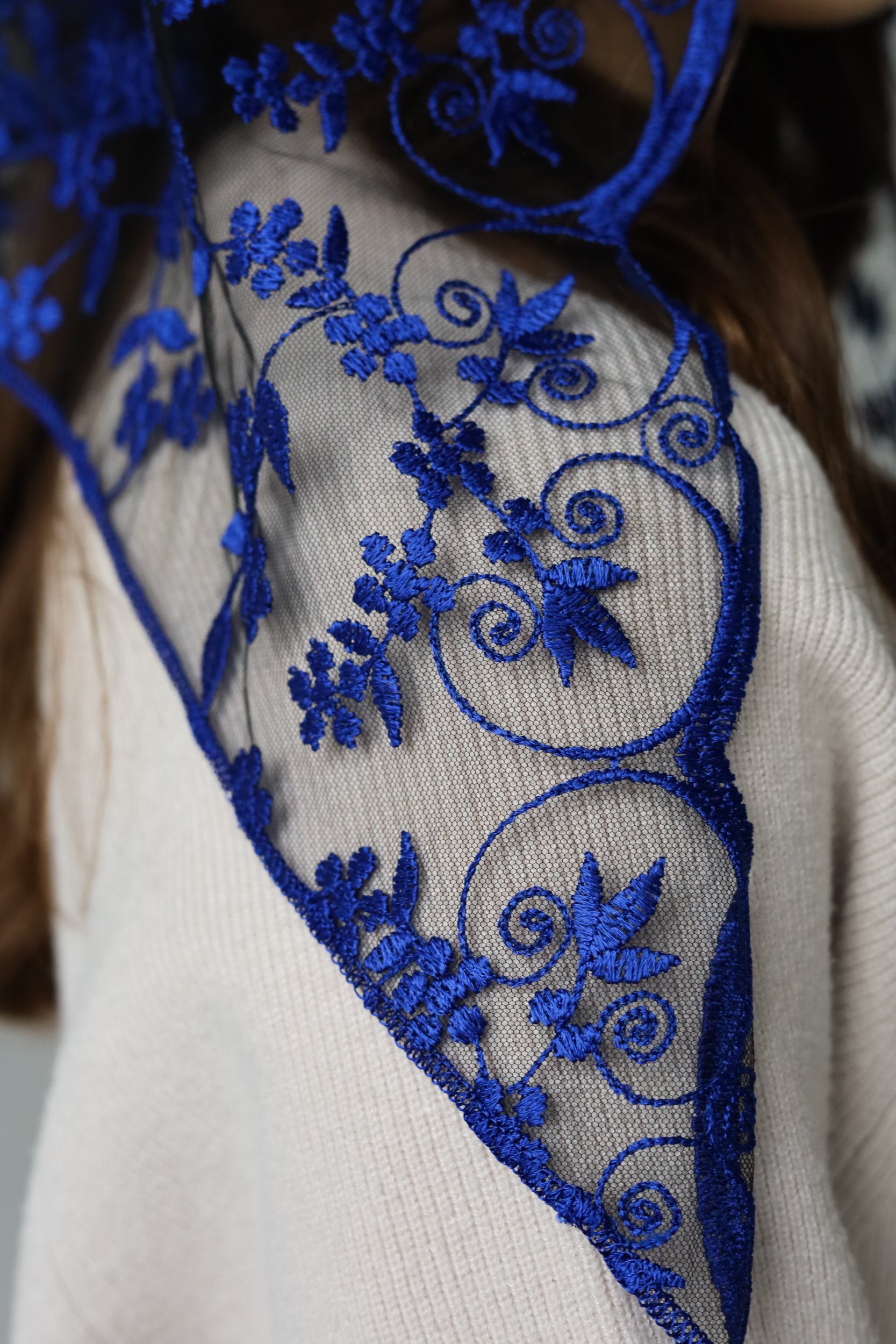 SHORT BLUE TRIANGLE VEIL - MariaVeils