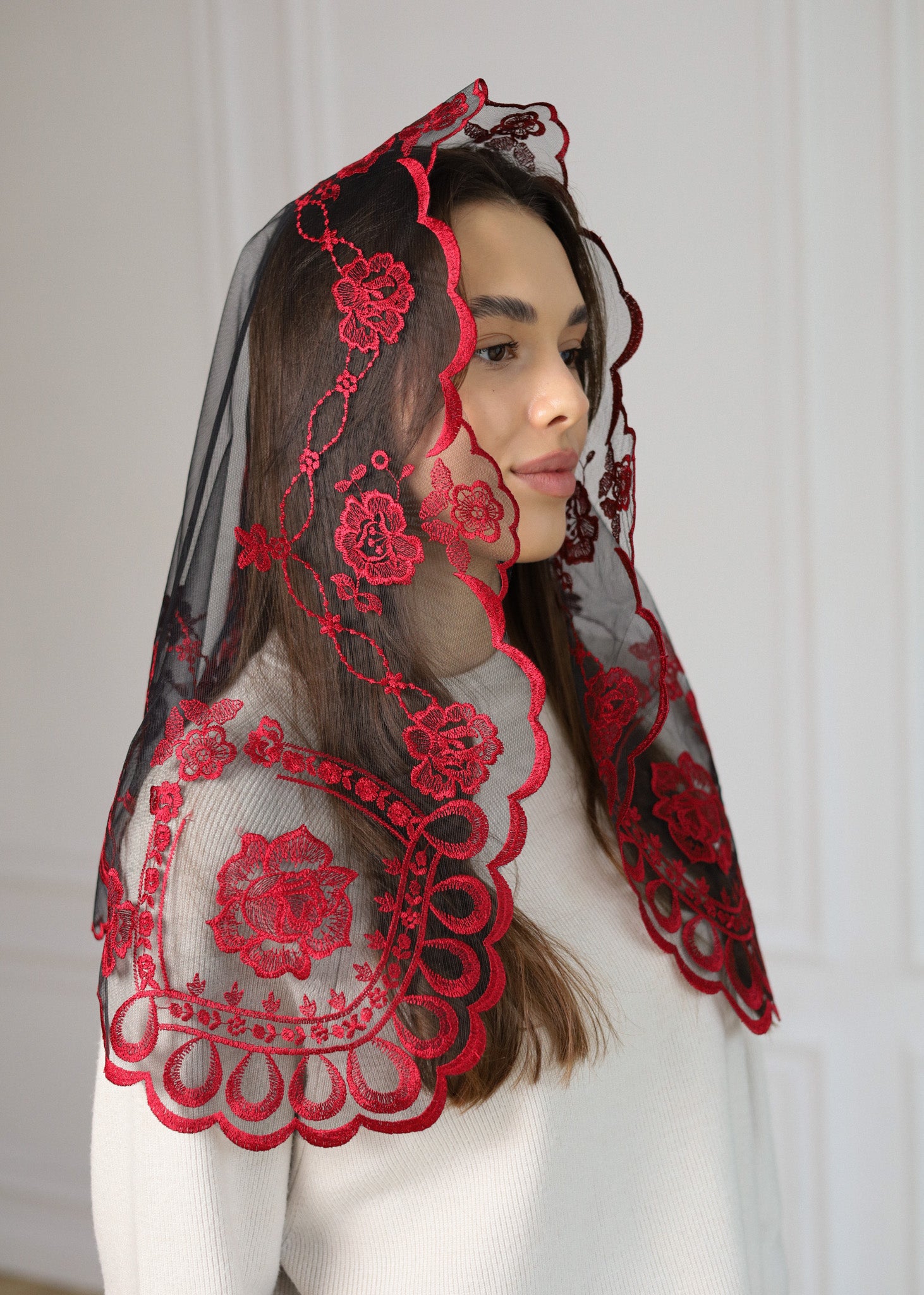 SHORT BURGUNDY VEIL - MariaVeils