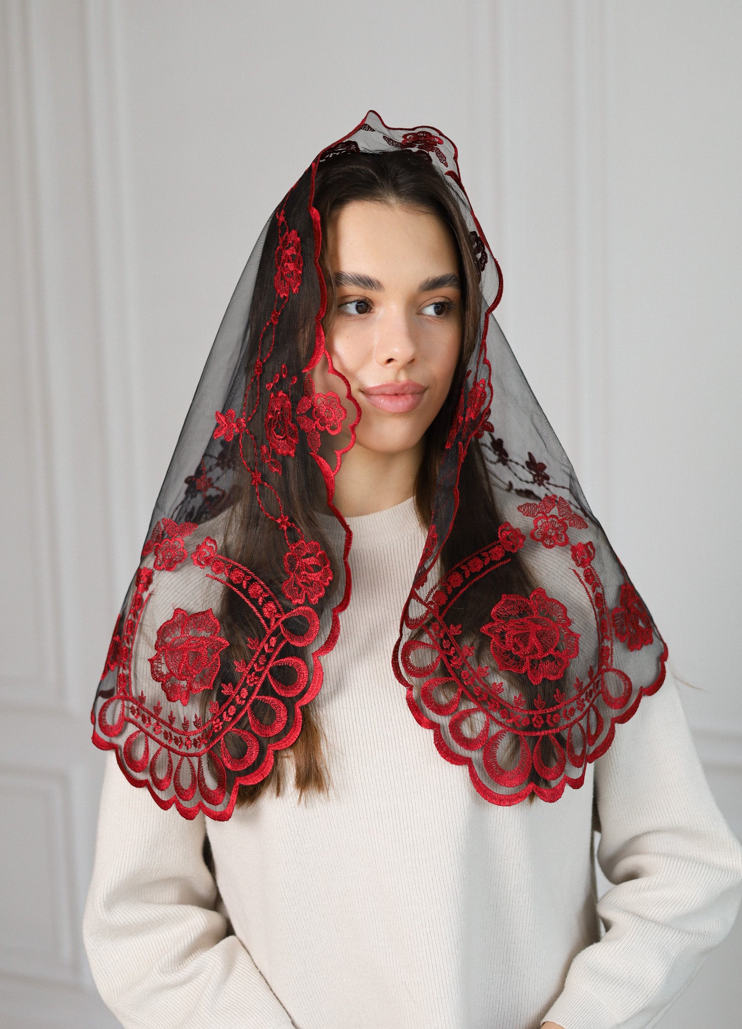 SHORT BURGUNDY VEIL - MariaVeils