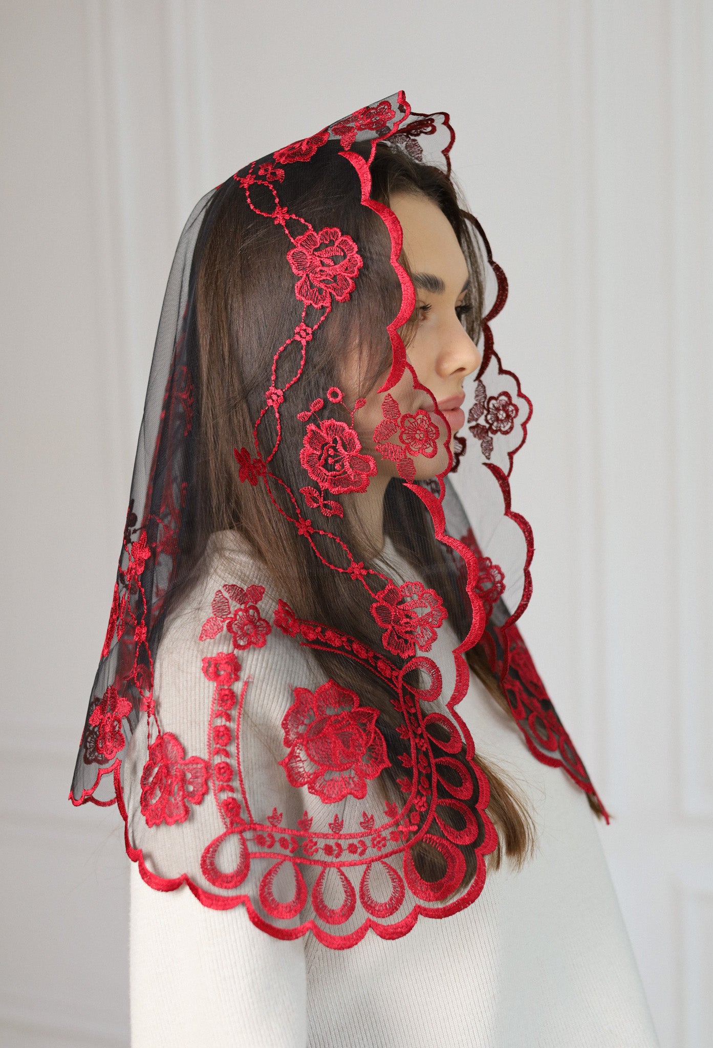 SHORT BURGUNDY VEIL - MariaVeils