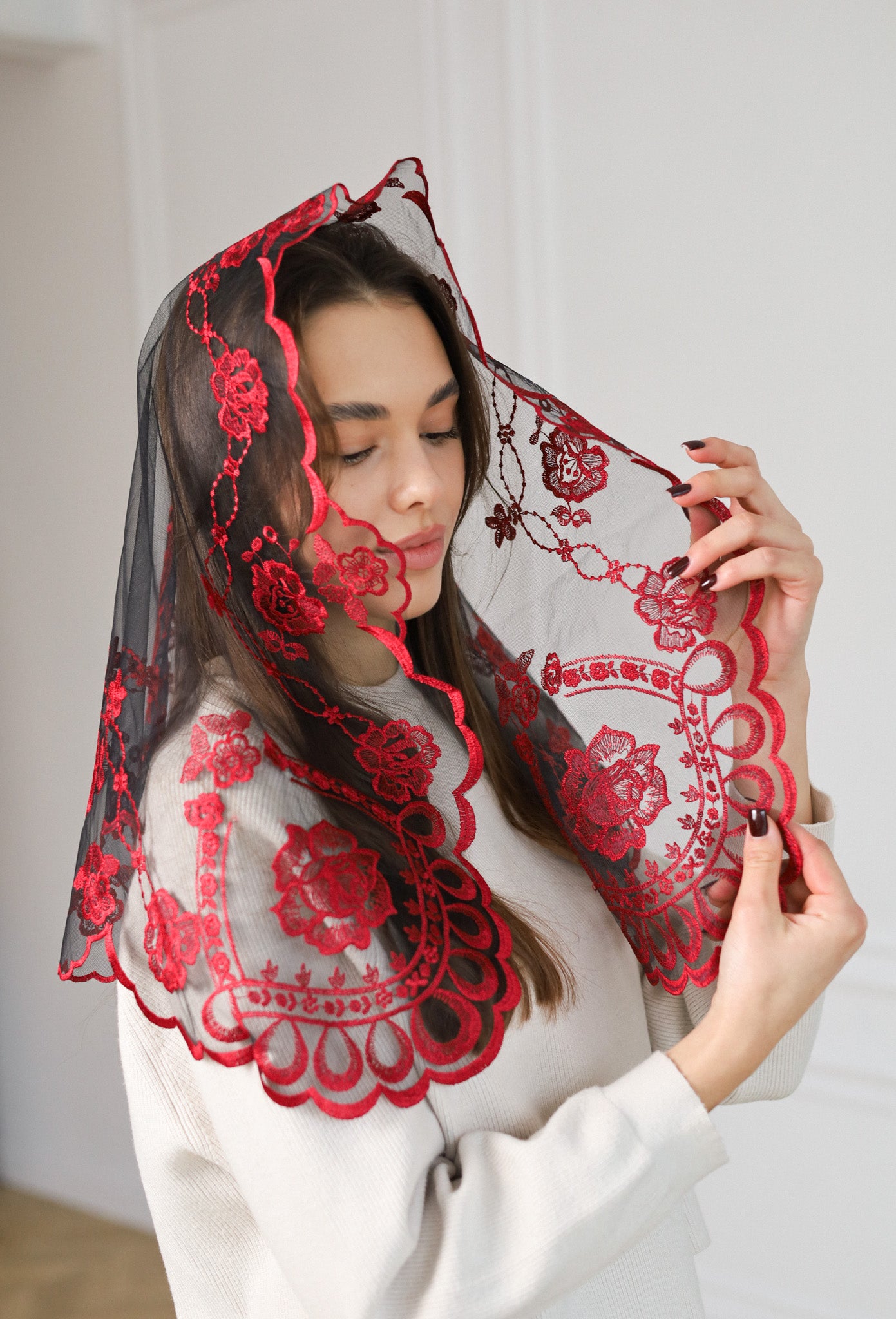 SHORT BURGUNDY VEIL - MariaVeils