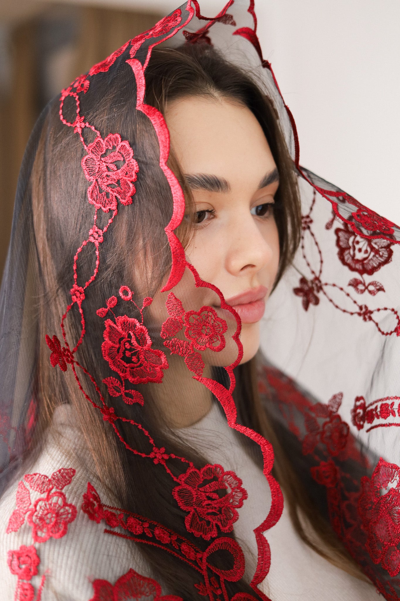 SHORT BURGUNDY VEIL - MariaVeils