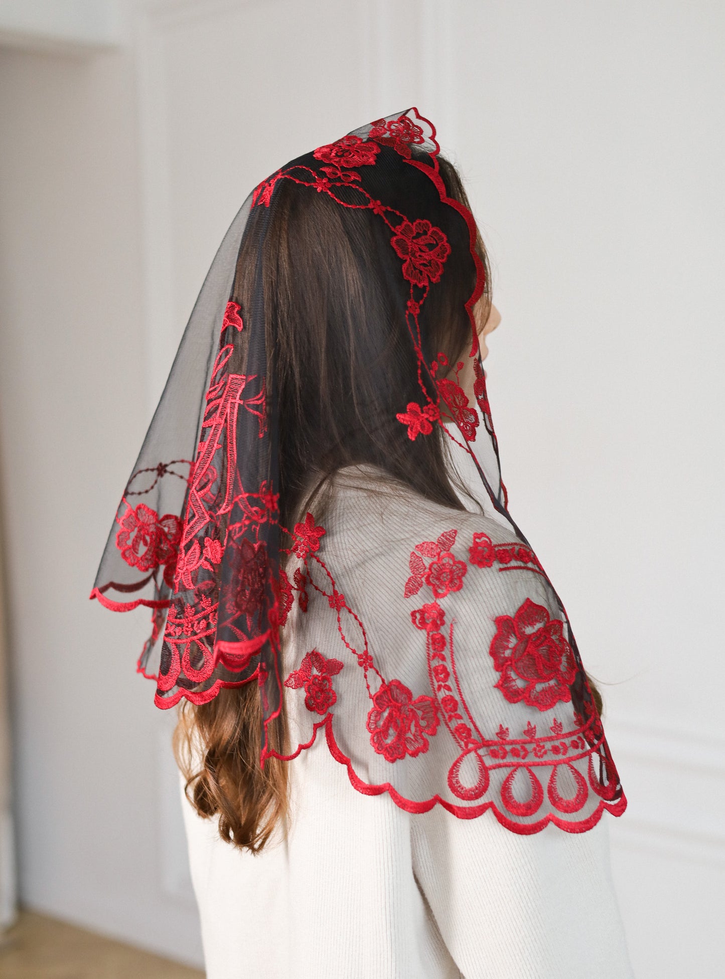 SHORT BURGUNDY VEIL - MariaVeils