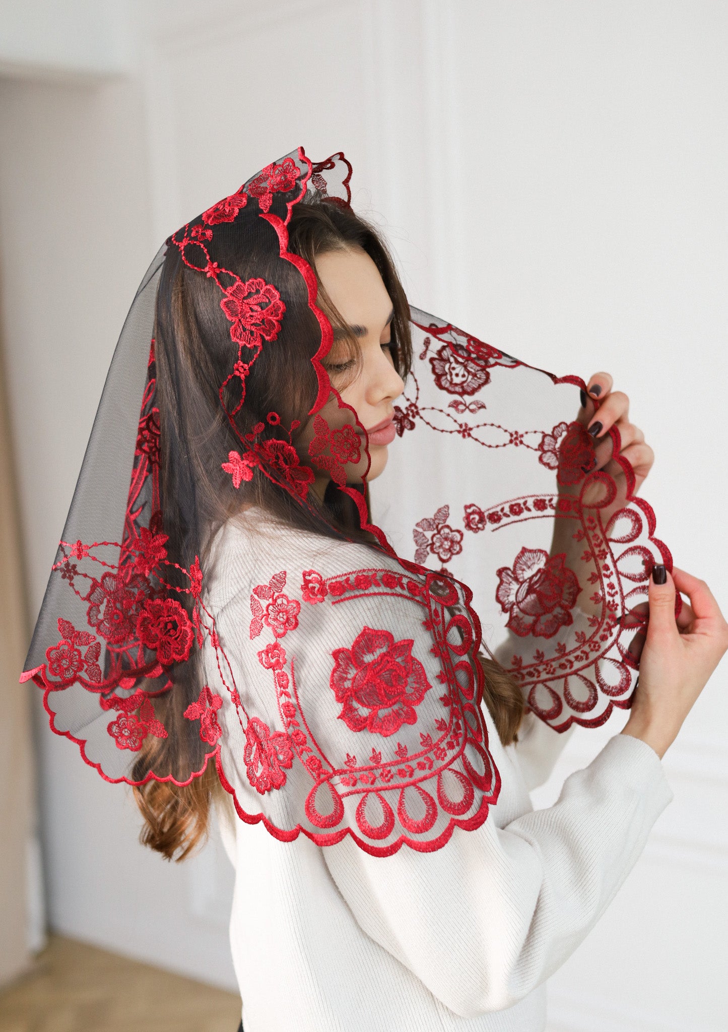 SHORT BURGUNDY VEIL - MariaVeils