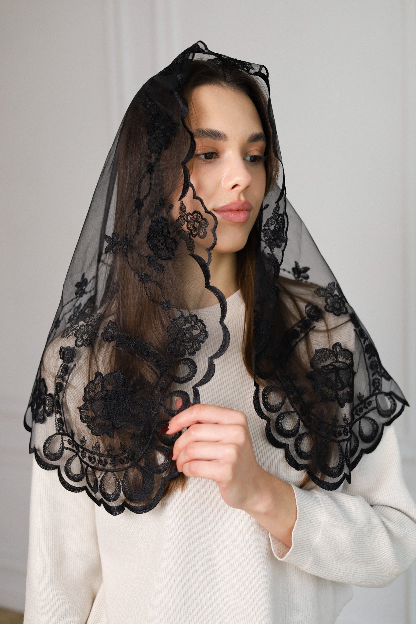 FLORAL BLACK VEIL - MariaVeils