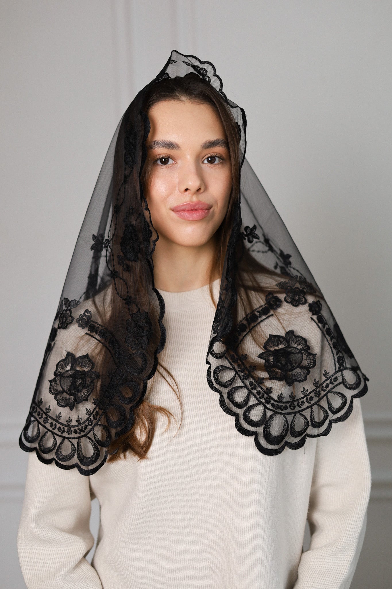 SHORT BLACK VEIL - MariaVeils