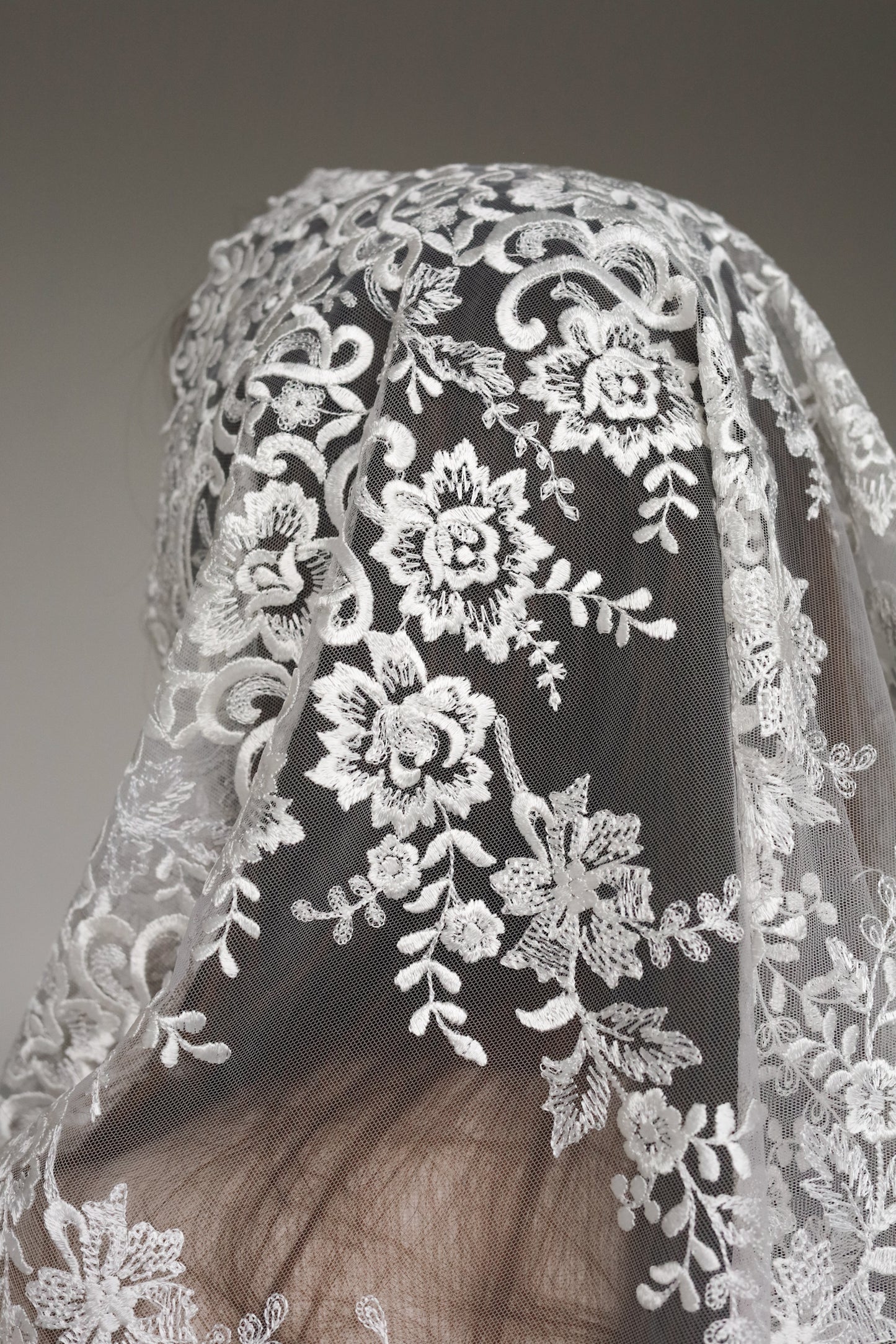 TRIANGLE IVORY VEIL - MariaVeils