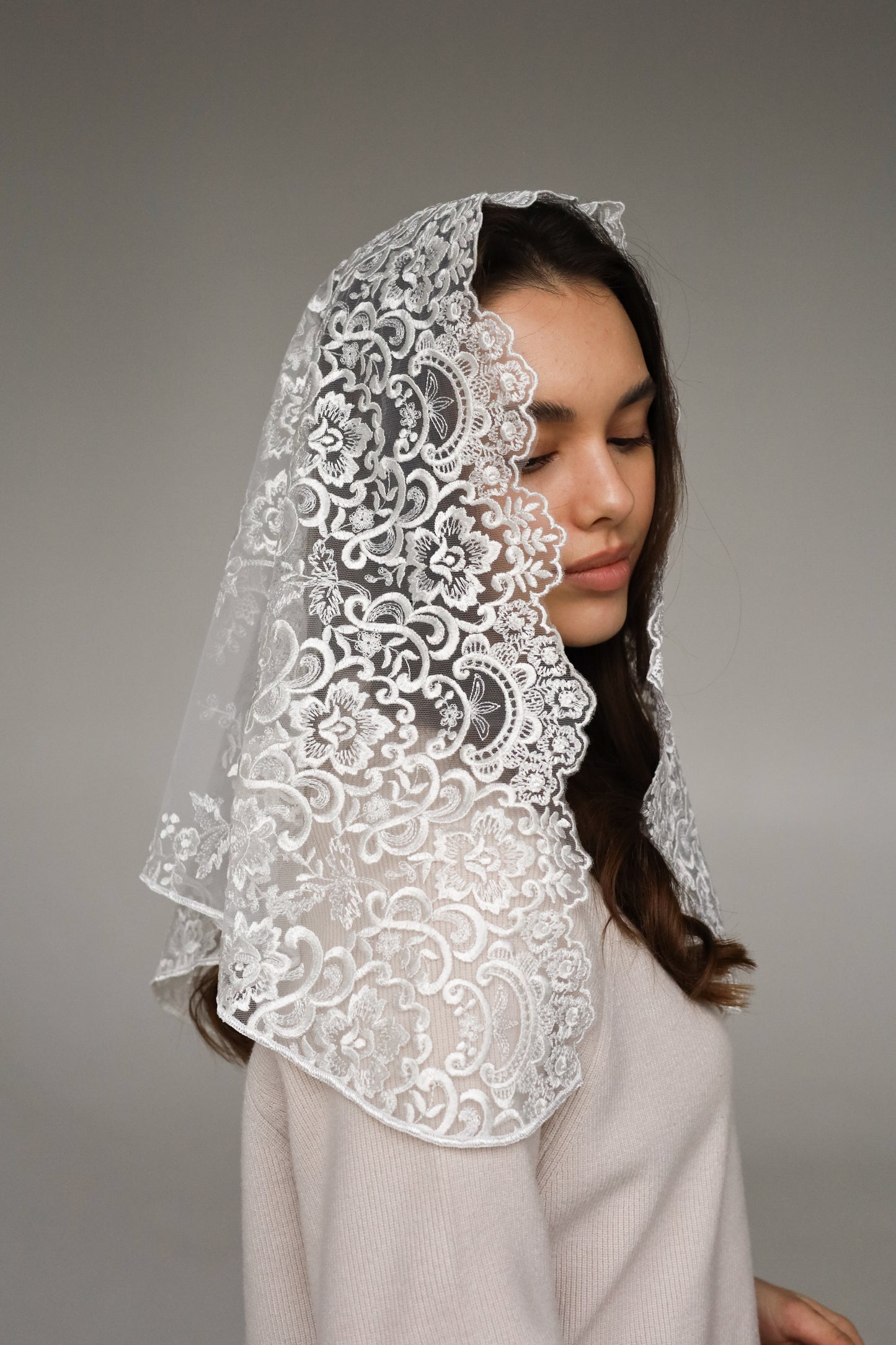 TRIANGLE IVORY VEIL - MariaVeils