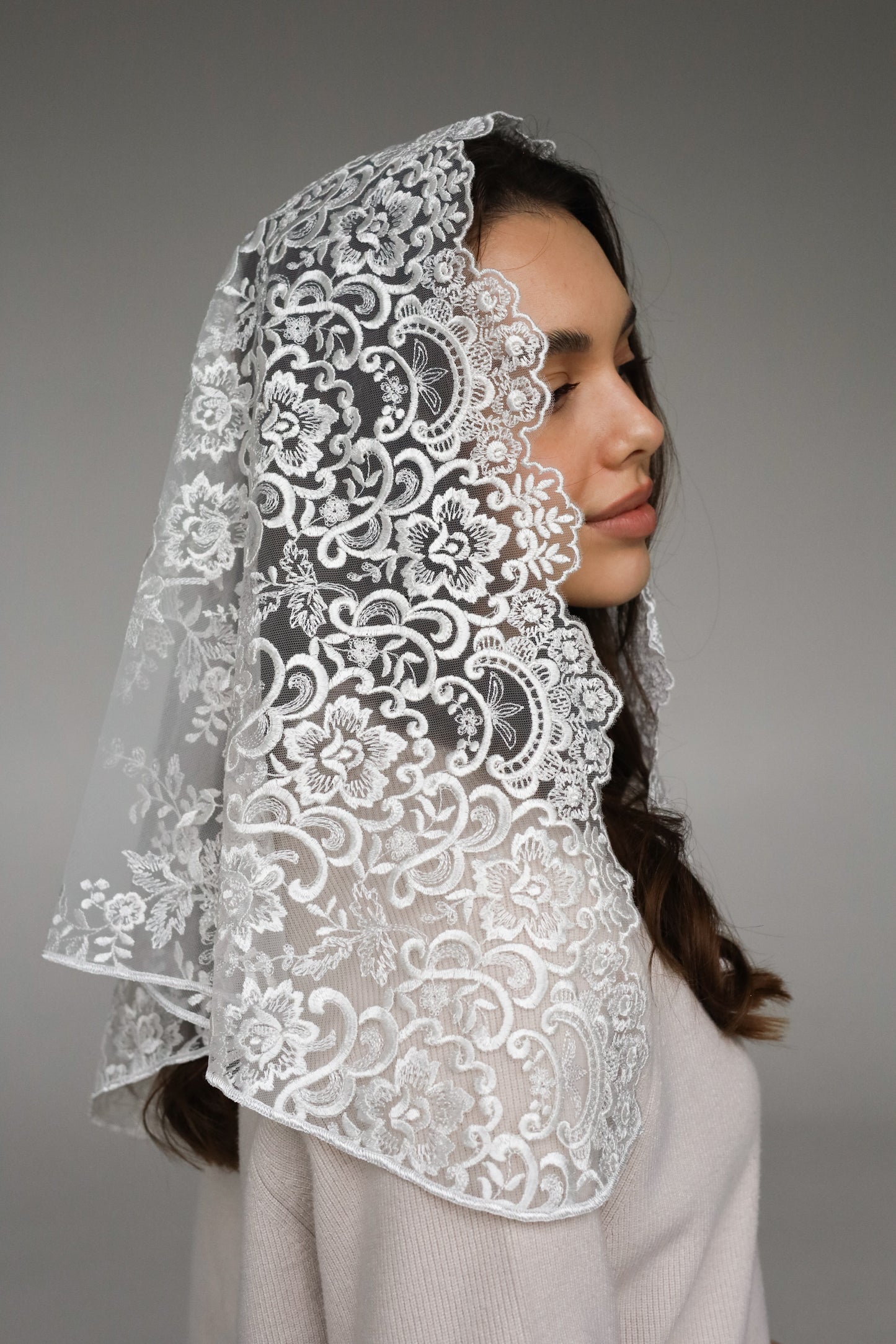 TRIANGLE IVORY VEIL - MariaVeils
