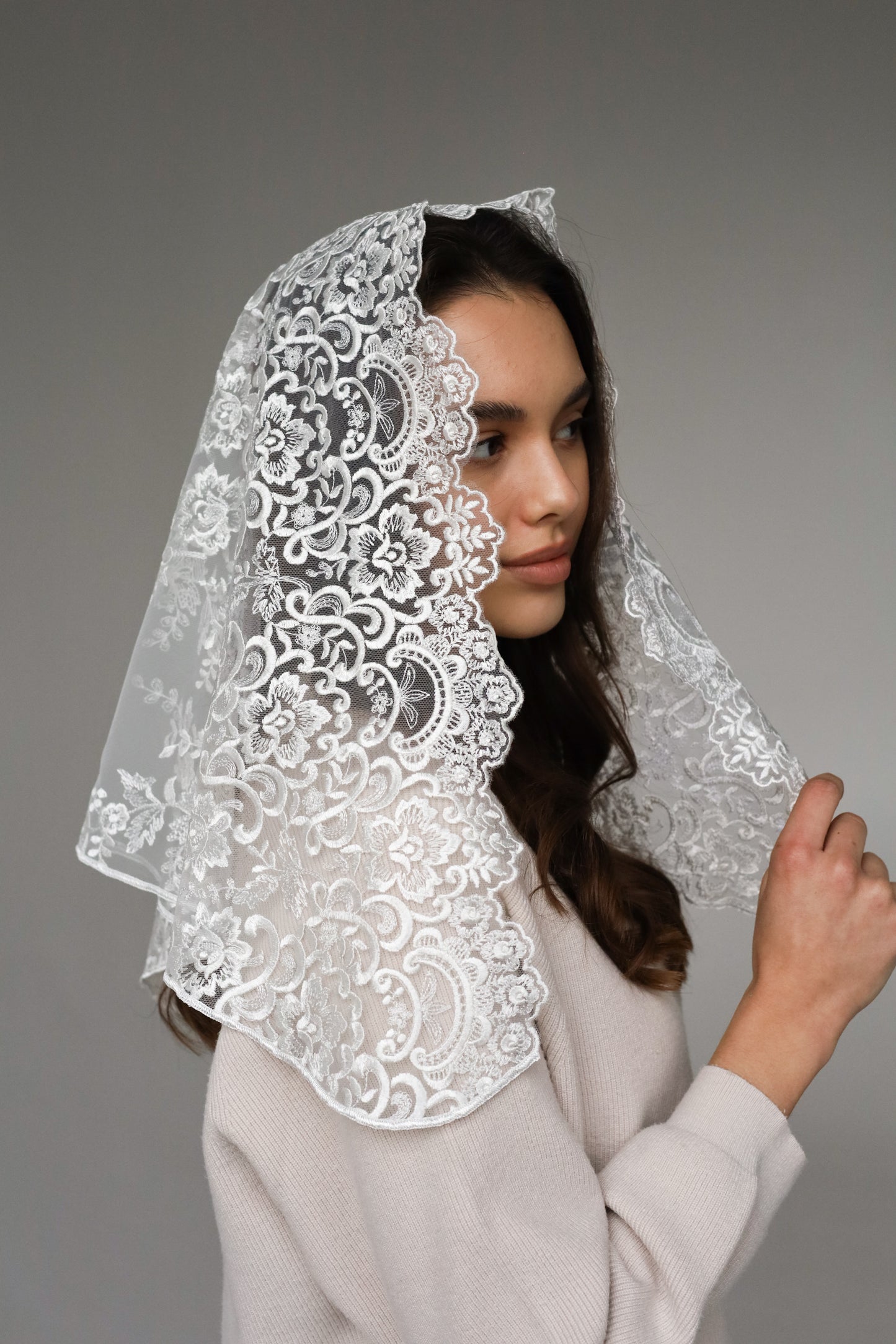 TRIANGLE IVORY VEIL - MariaVeils