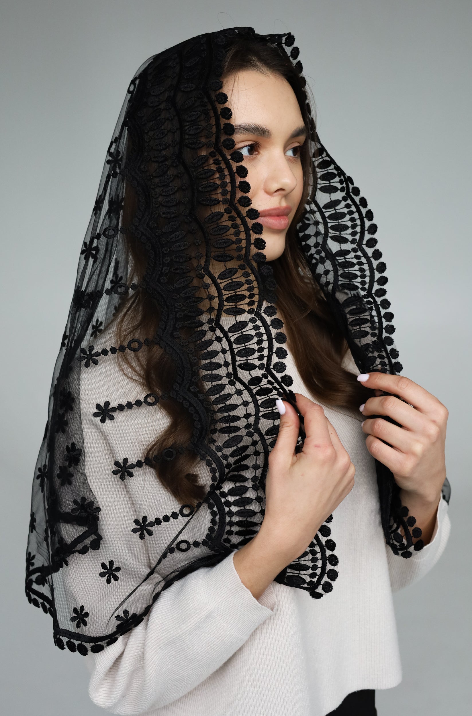 LONG BLACK MANTILLA - MariaVeils