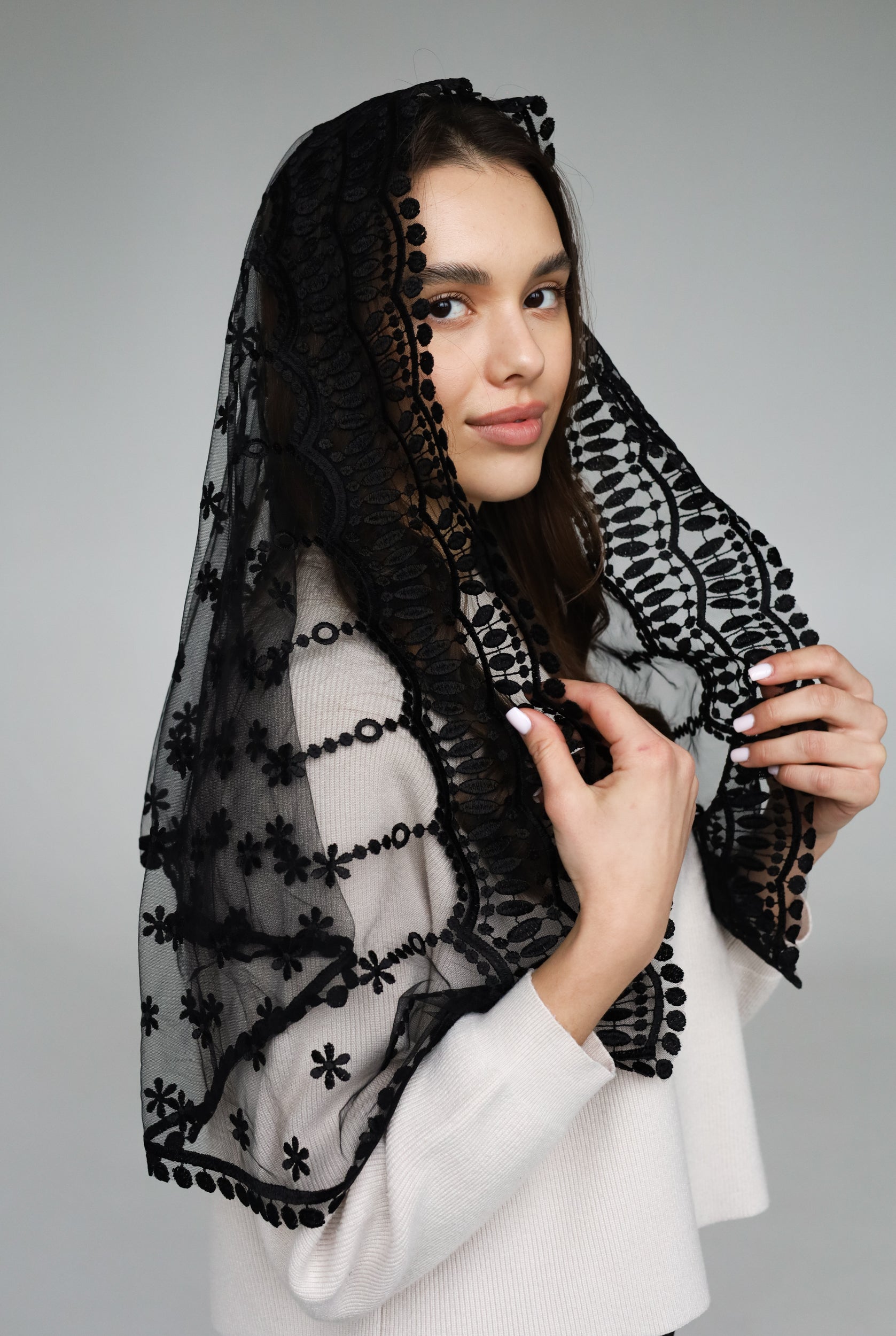 LONG BLACK MANTILLA - MariaVeils