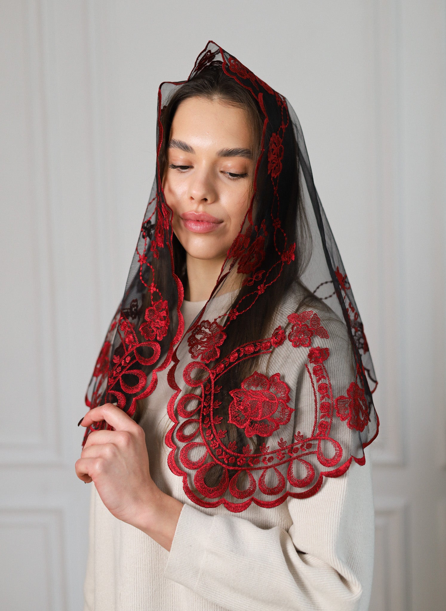 SHORT BURGUNDY VEIL - MariaVeils