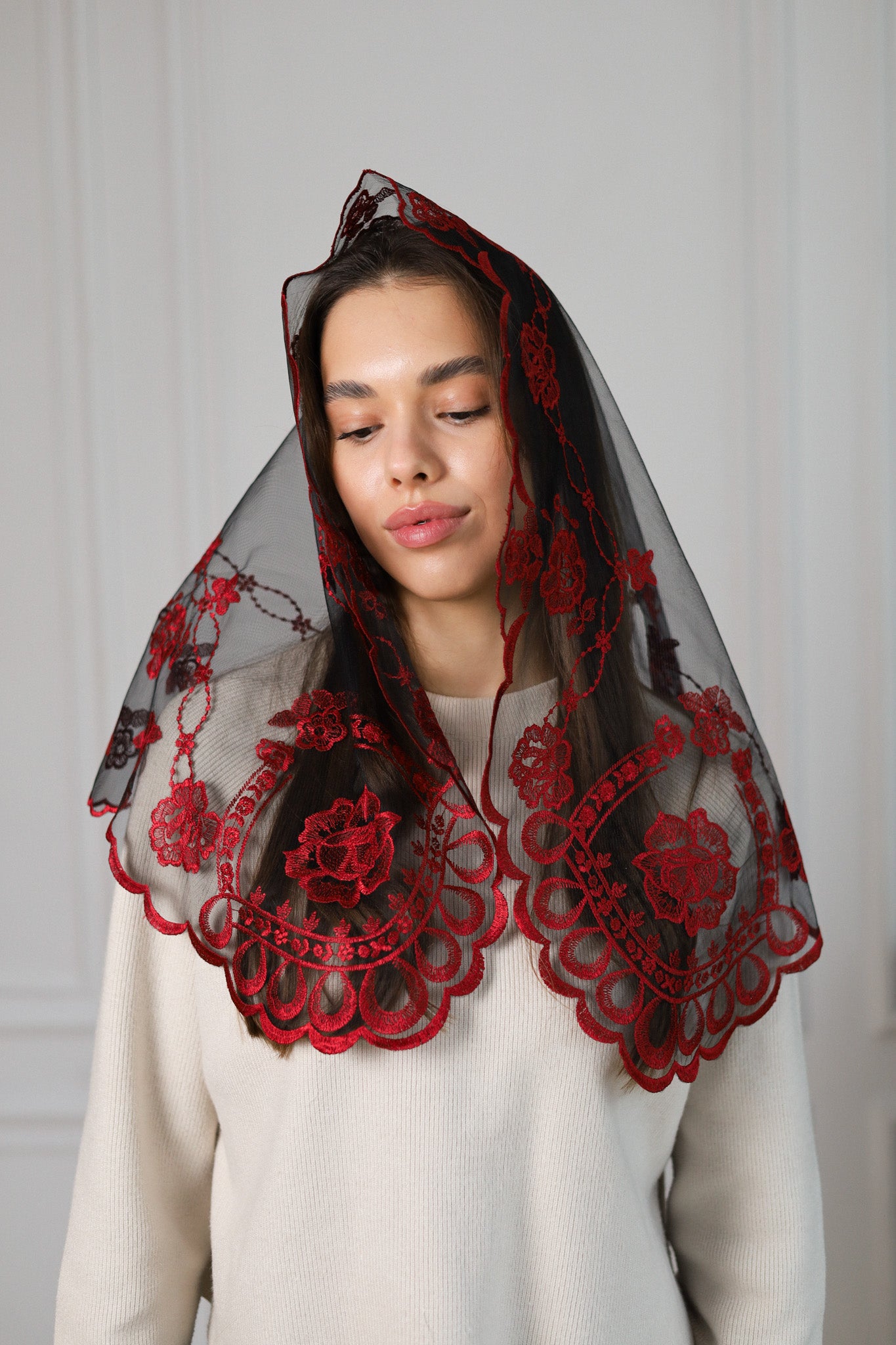 SHORT BURGUNDY VEIL - MariaVeils