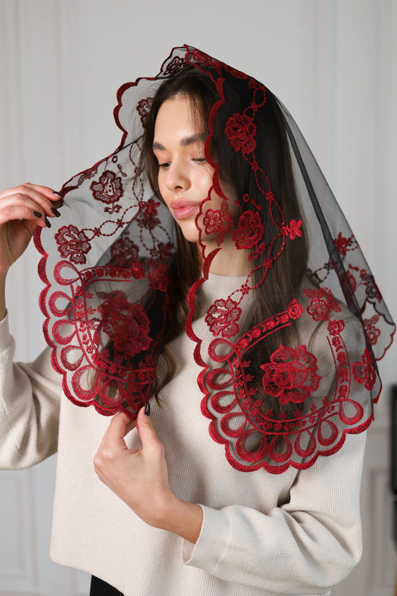 SHORT BURGUNDY VEIL - MariaVeils