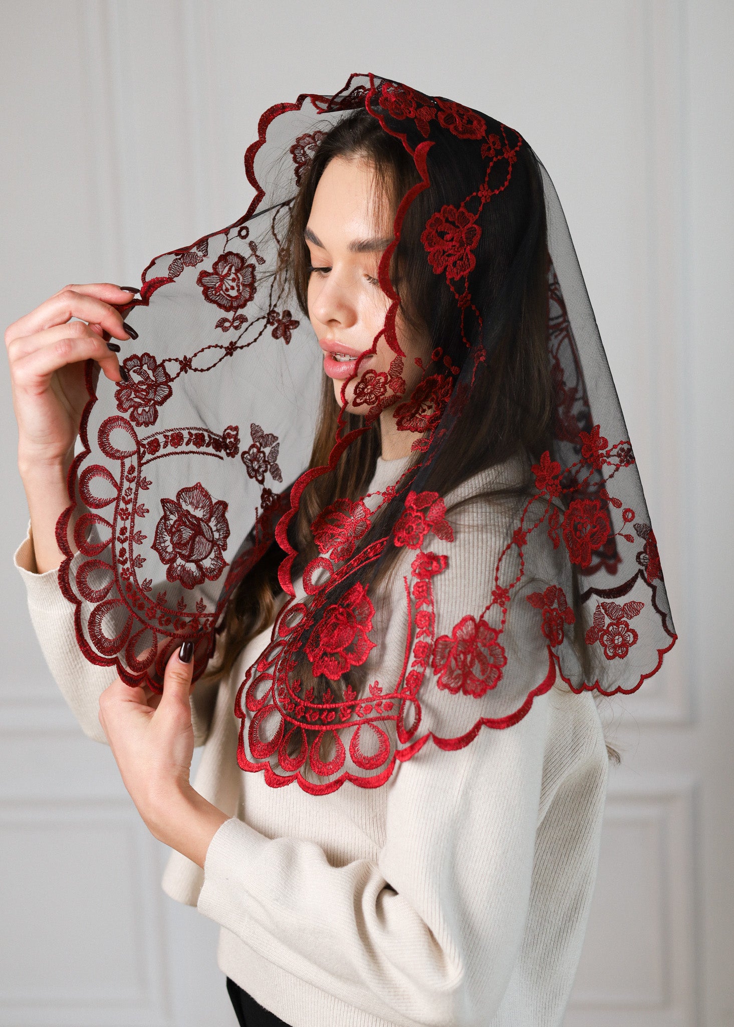 SHORT BURGUNDY VEIL - MariaVeils