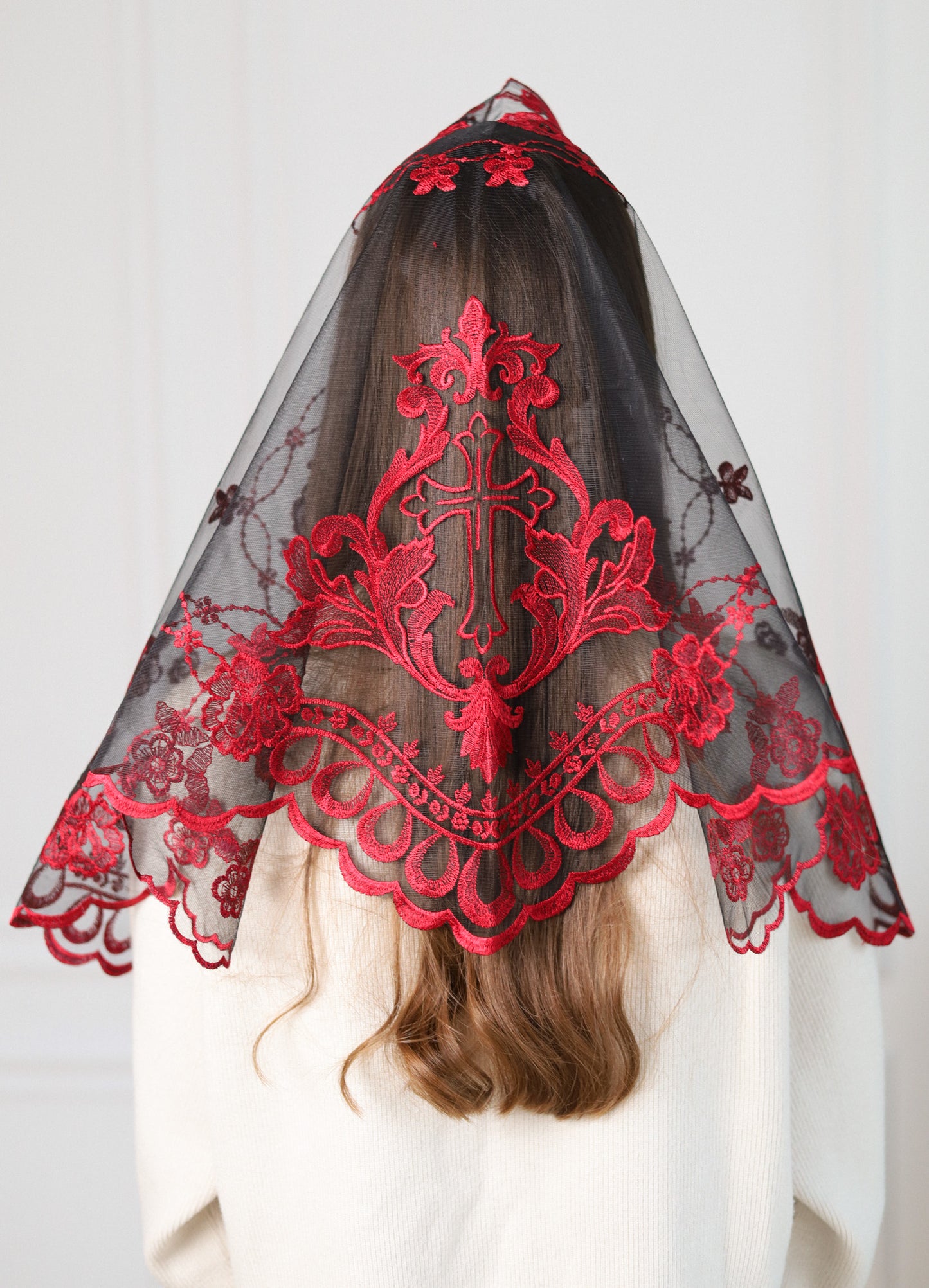SHORT BURGUNDY VEIL - MariaVeils