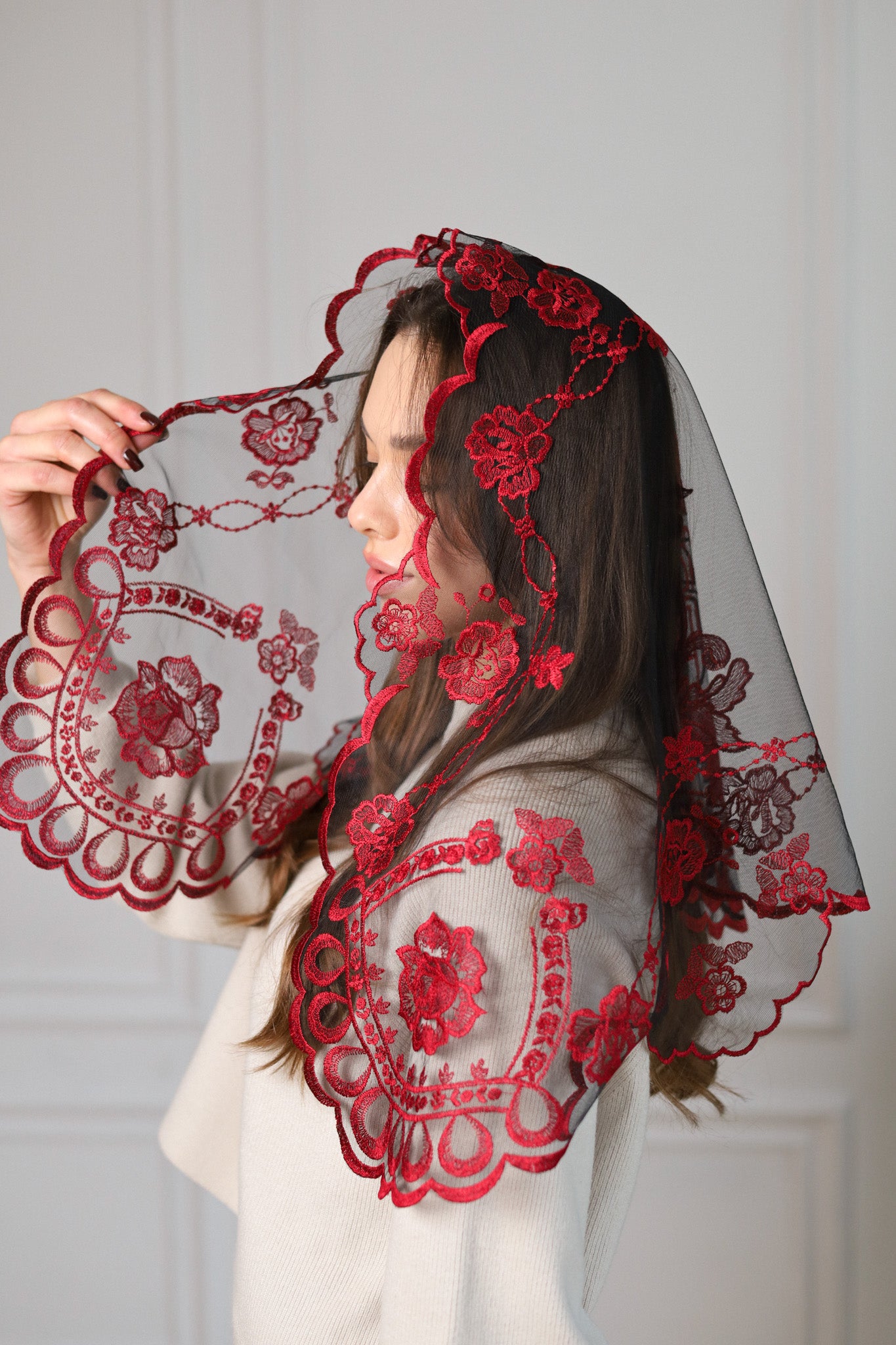 SHORT BURGUNDY VEIL - MariaVeils