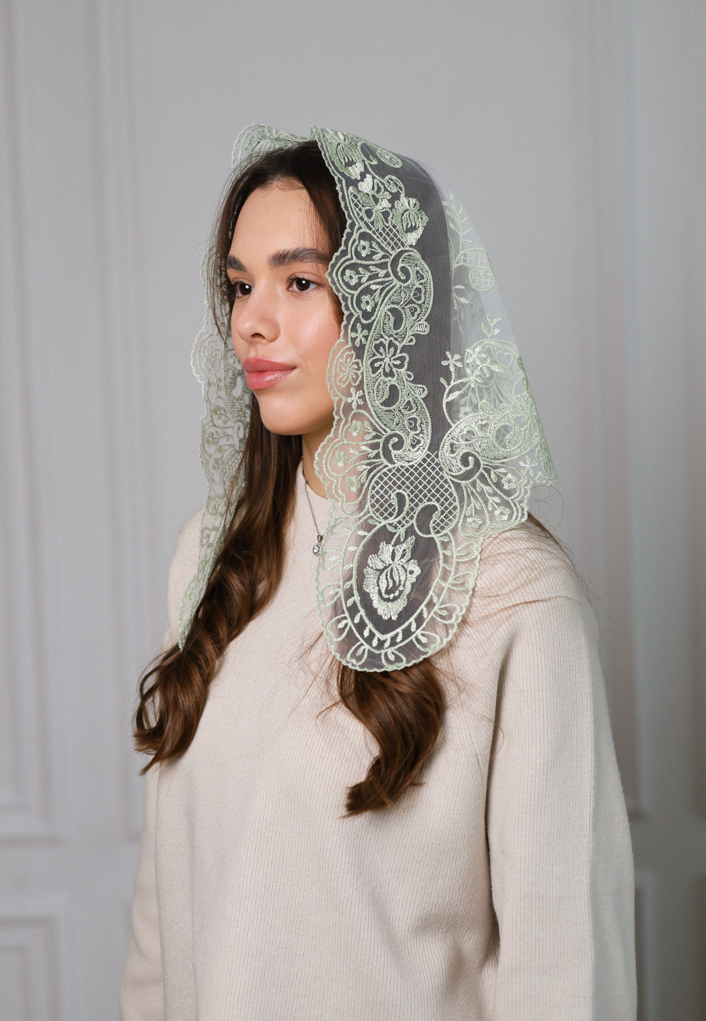 PISTACHIO TRIANGLE VEIL - MariaVeils