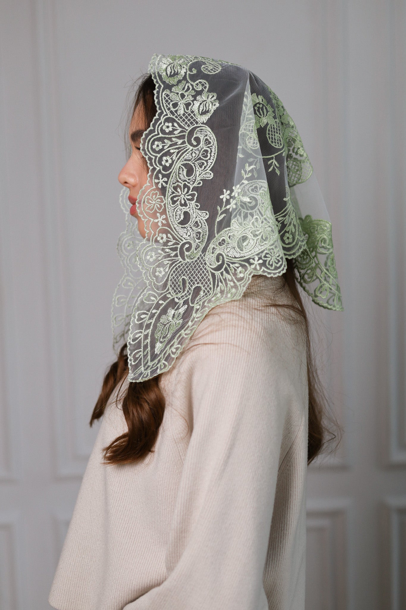 PISTACHIO TRIANGLE VEIL - MariaVeils