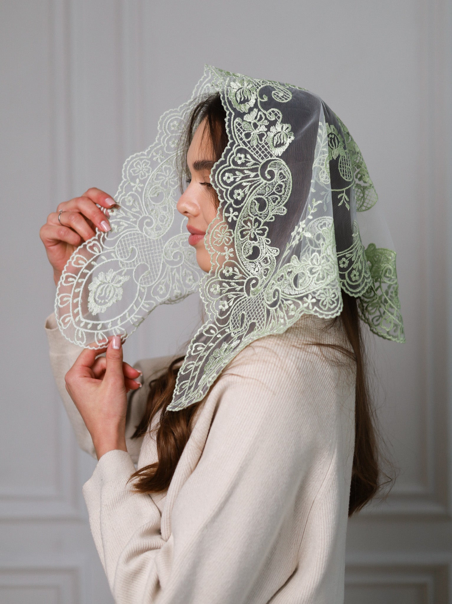 PISTACHIO TRIANGLE VEIL - MariaVeils
