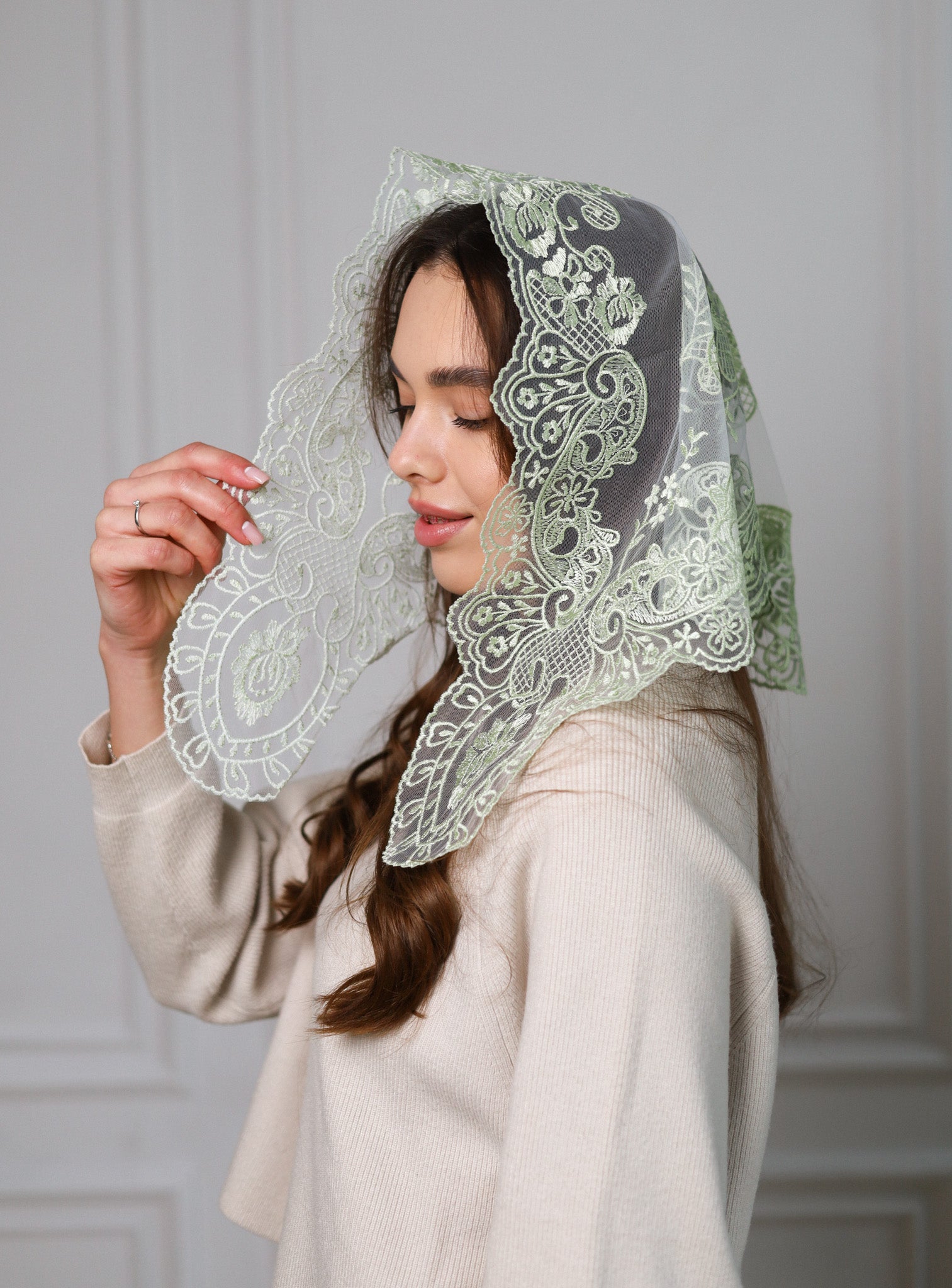 PISTACHIO TRIANGLE VEIL - MariaVeils