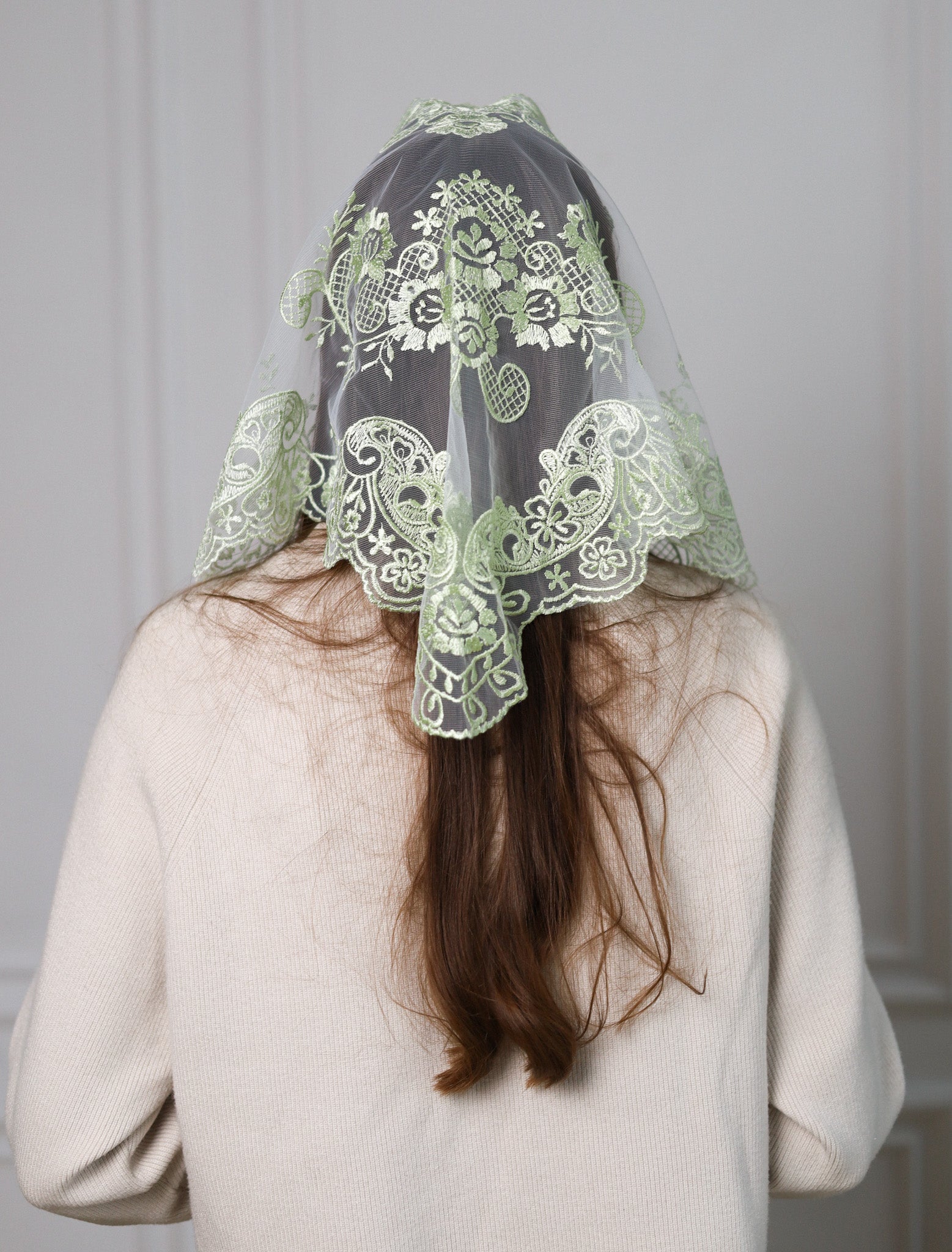 PISTACHIO TRIANGLE VEIL - MariaVeils