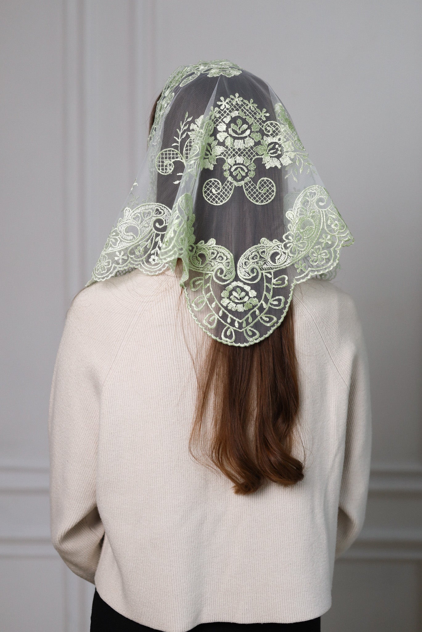 PISTACHIO TRIANGLE VEIL - MariaVeils