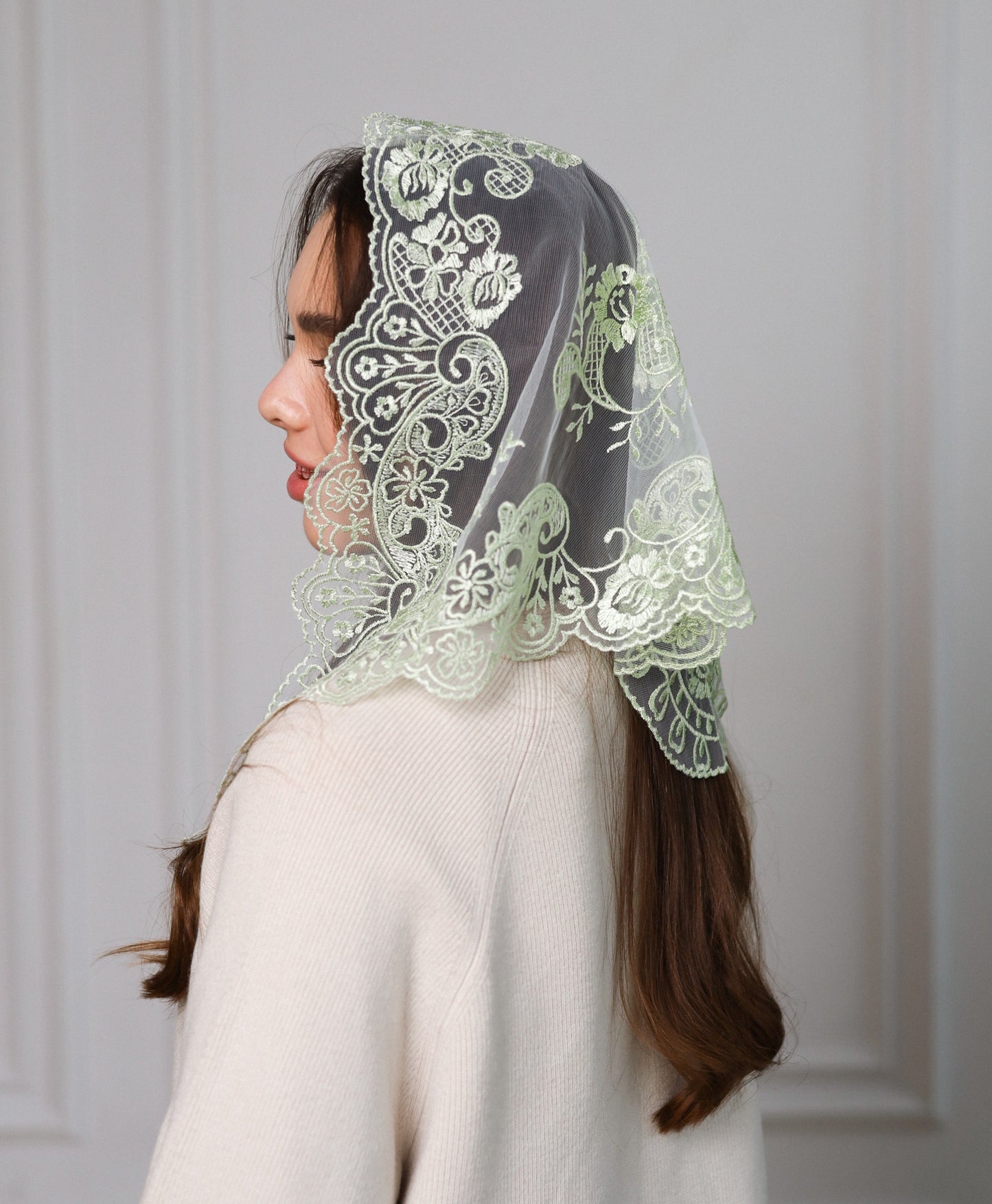 PISTACHIO TRIANGLE VEIL - MariaVeils