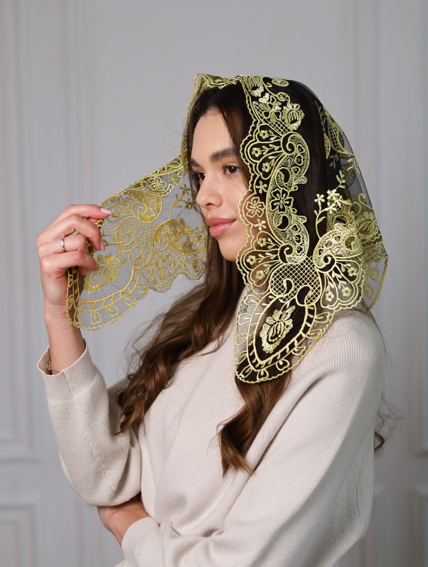 YELLOW TRIANGLE VEIL - MariaVeils