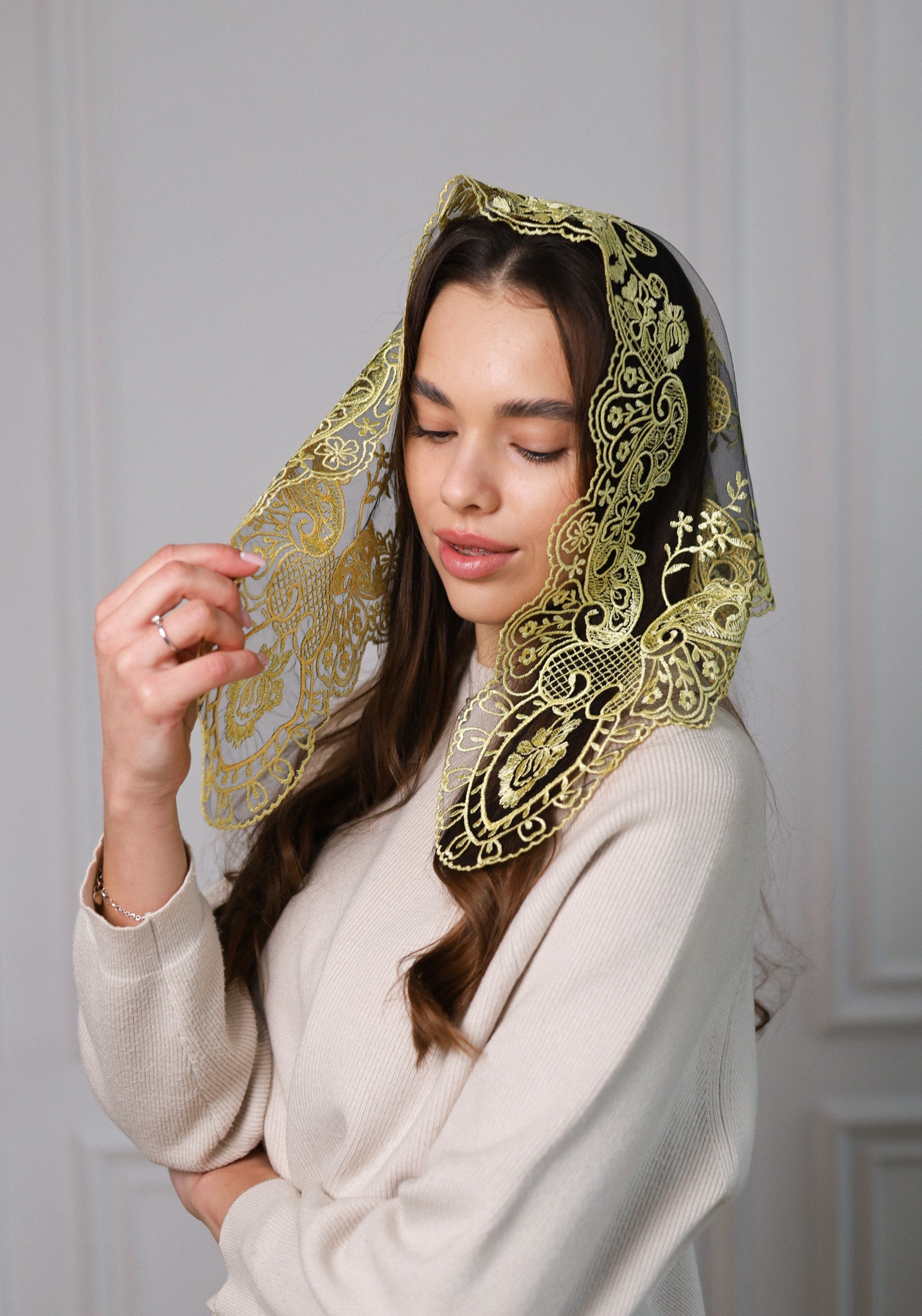 YELLOW TRIANGLE VEIL - MariaVeils